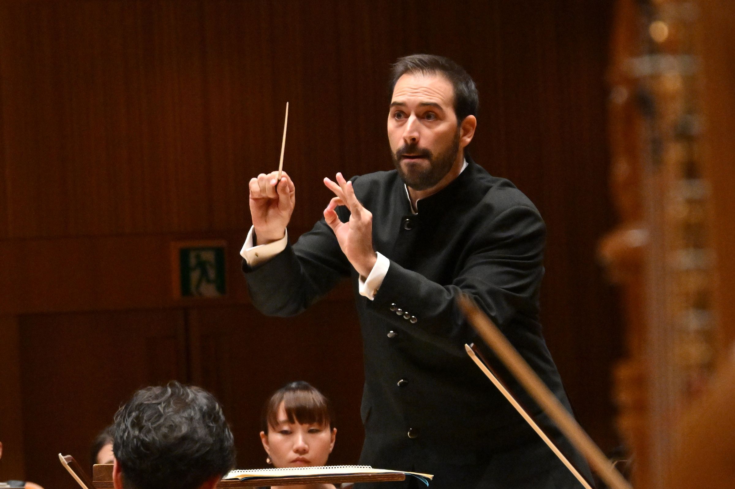 Kornilios Viktor Michailidis (1st prize) conducts Shostakovich © Tokyo International Conducting Competition