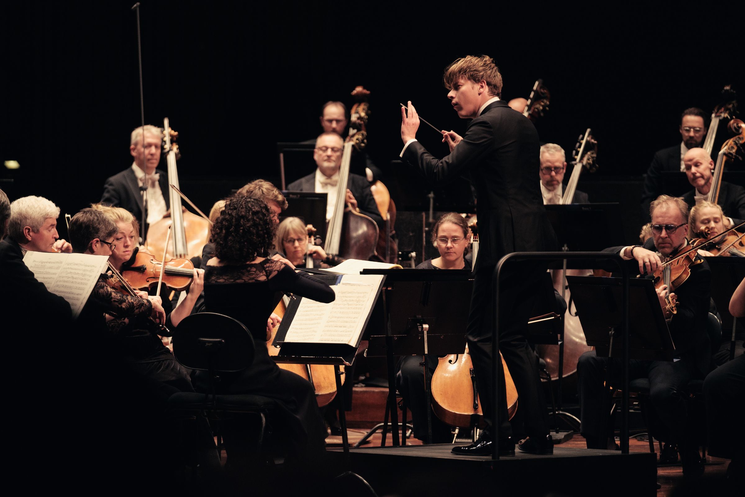 Klaus Mäkelä conducts the Oslo Philharmonic &copy; Bård Gundersen