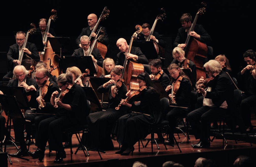Oslo Philharmonic strings &copy; B&aring;rd Gundersen