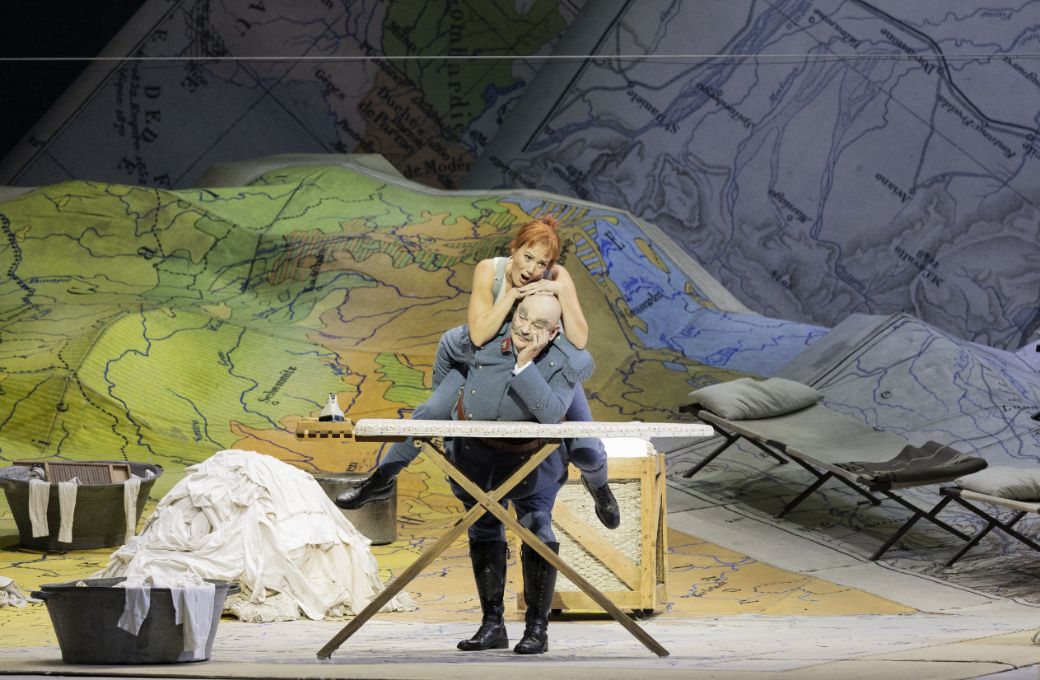 <i>La Fille du régiment</i> à l'Opéra Bastille &copy; Elisa Haberer / Opéra national de Paris