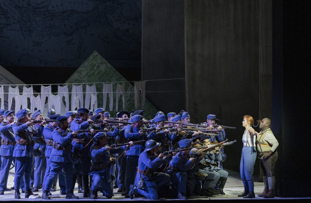 <i>La Fille du régiment</i> à l'Opéra Bastille &copy; Elisa Haberer / Opéra national de Paris