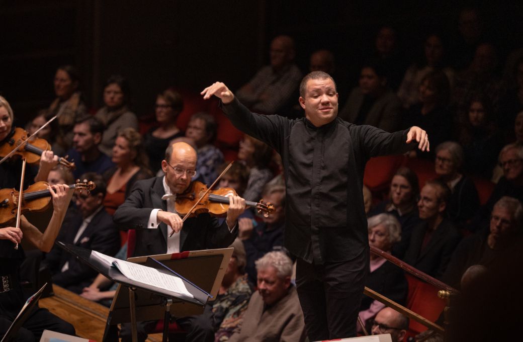 Ryan Bancroft and the Royal Stockholm Philharmonic Orchestra © Nadja Sjöström