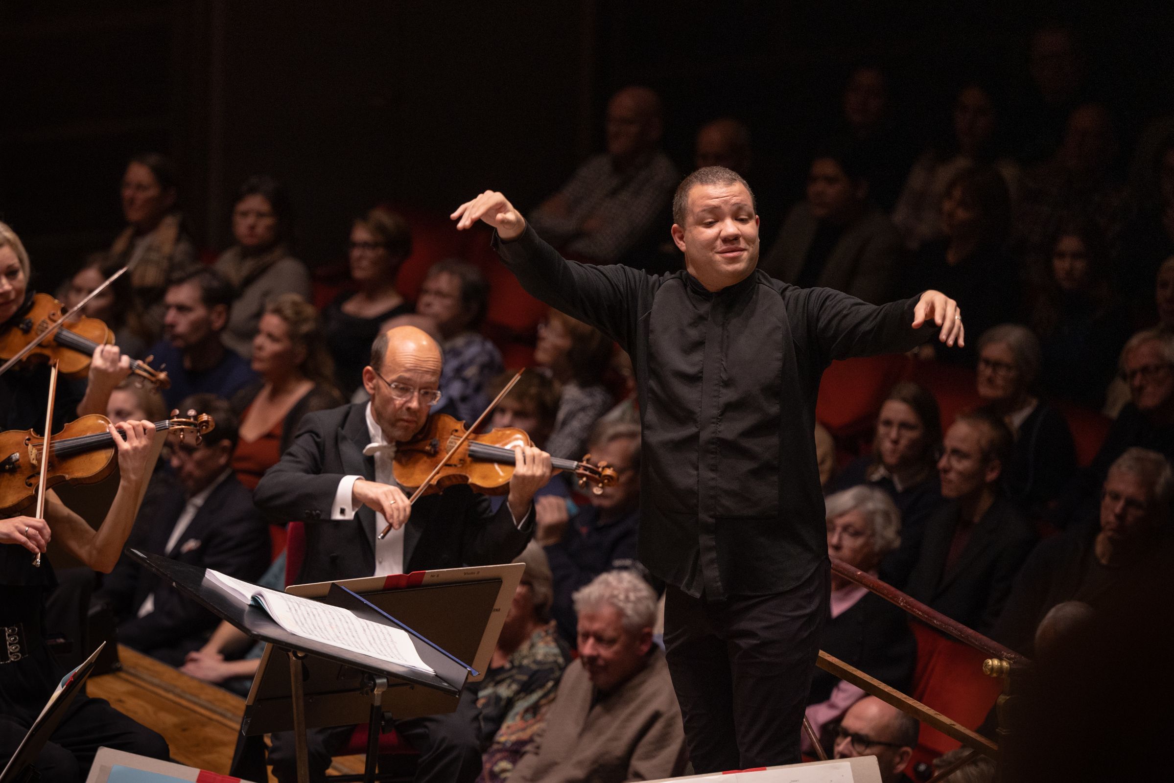 Ryan Bancroft and the Royal Stockholm Philharmonic Orchestra © Nadja Sjöström