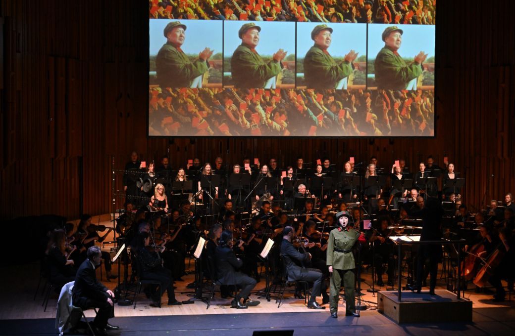 Mark Stone (Gallimard), Fleur Barron (Comrade Chin), the BBCSO and BBC Singers © BBC | Mark Allan