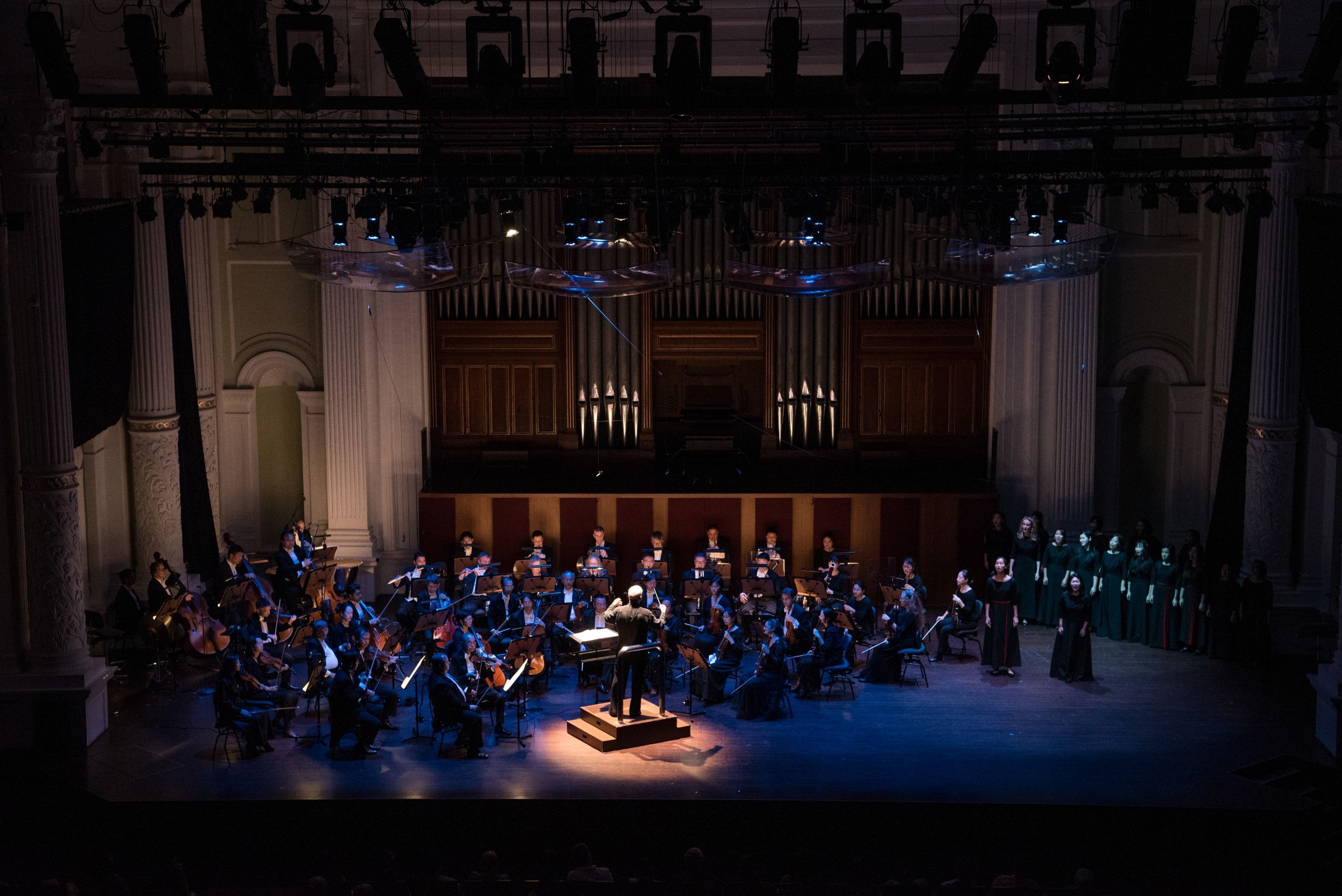 Singapore Symphony Orchestra, choir and soloists &copy; Jack Yam