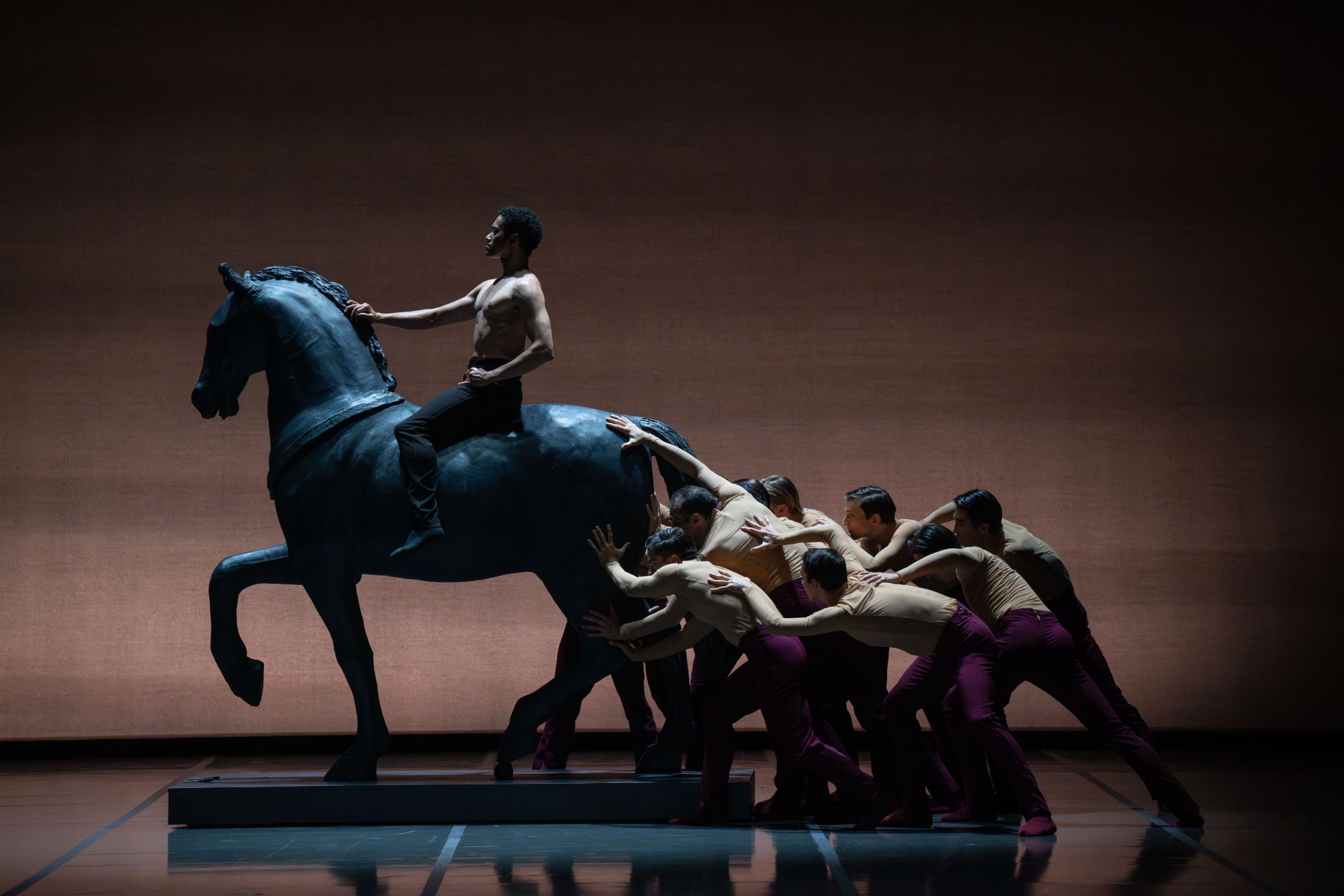 Alexandre De Oliveira Ferreira and Ballet du Capitole in Edward Clug's <i>Don Juan</i> © David Herrero