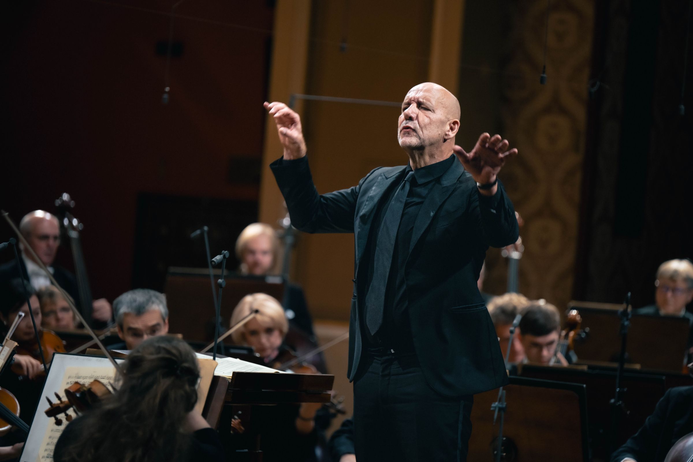 Emmanuel Villaume and the Prague Philharmonia &copy; Petr Chodura