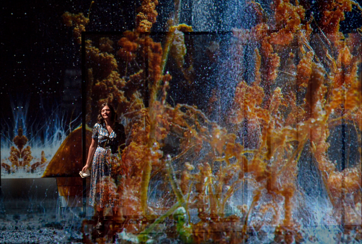 Marianne Crebassa dans <i>Picture a day like this</i> à l'Opéra-Comique &copy; S. Brion