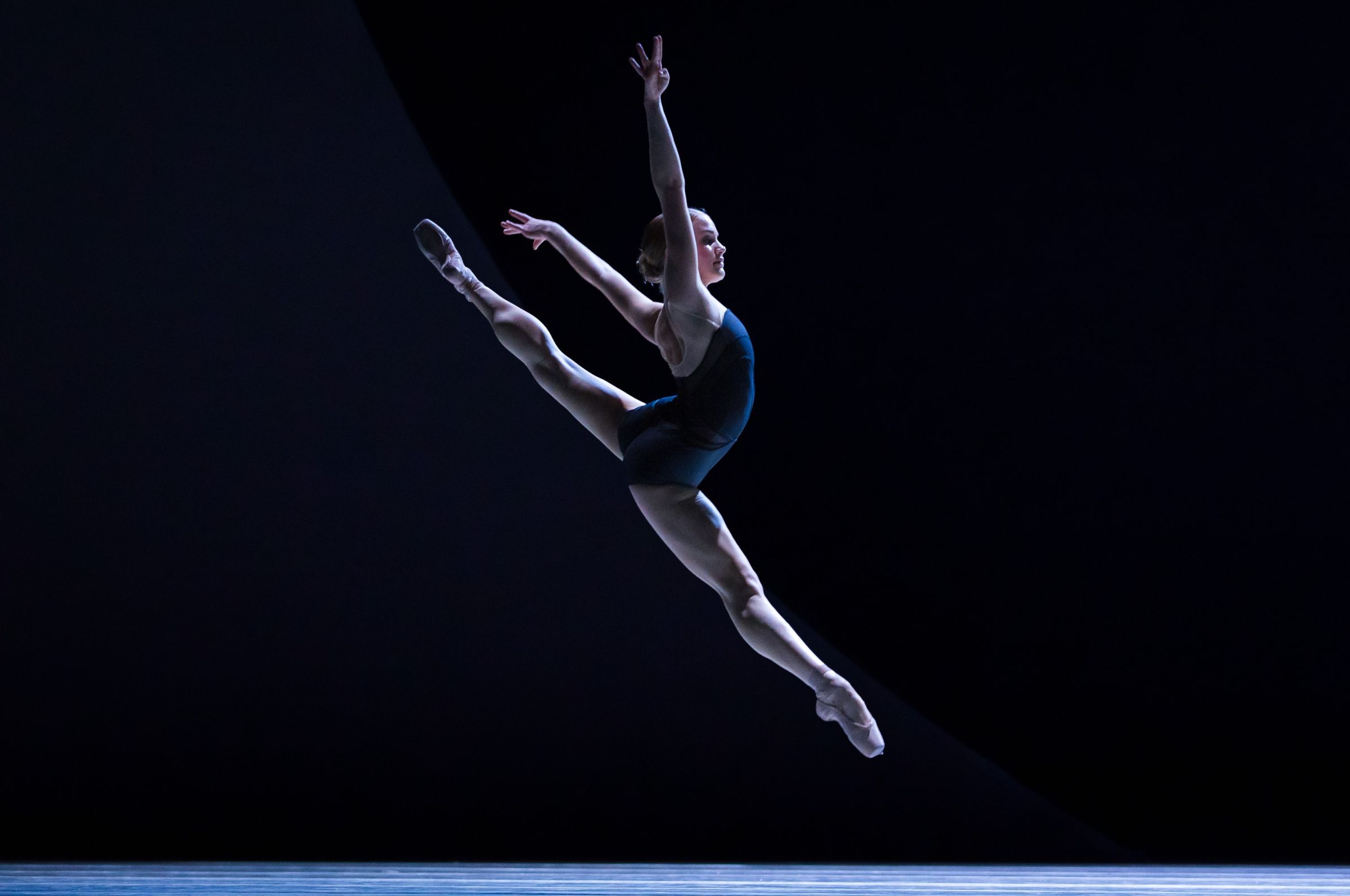 Phoebe Kilminster as Michaela in David Dawson's <i>Empire Noir</i> &copy; Yan Revazov