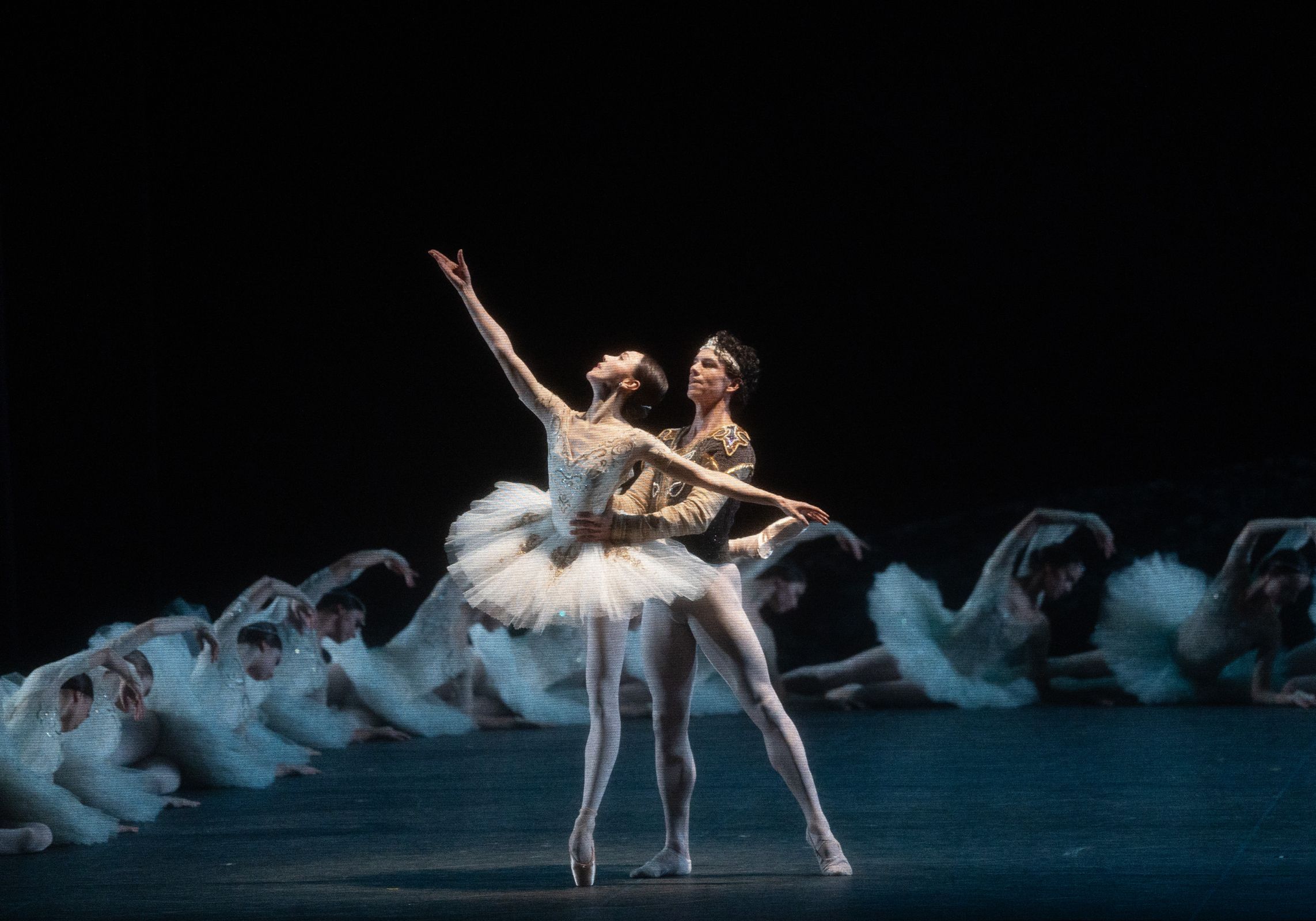 Hee Seo as Nikiya and Isaac Hernández as Solor in <i>La Bayadère</i> &copy; Emma Zordan