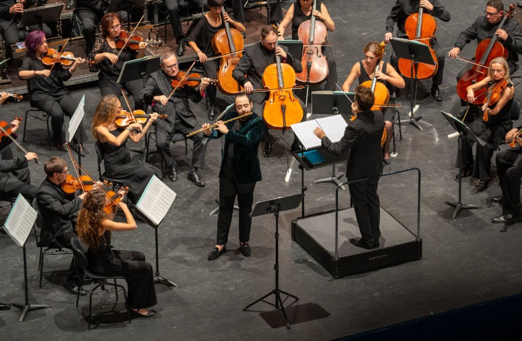 Stathis Karapanos, Andrés Salado y la Orquesta de Extremadura © Orquesta de Extremadura