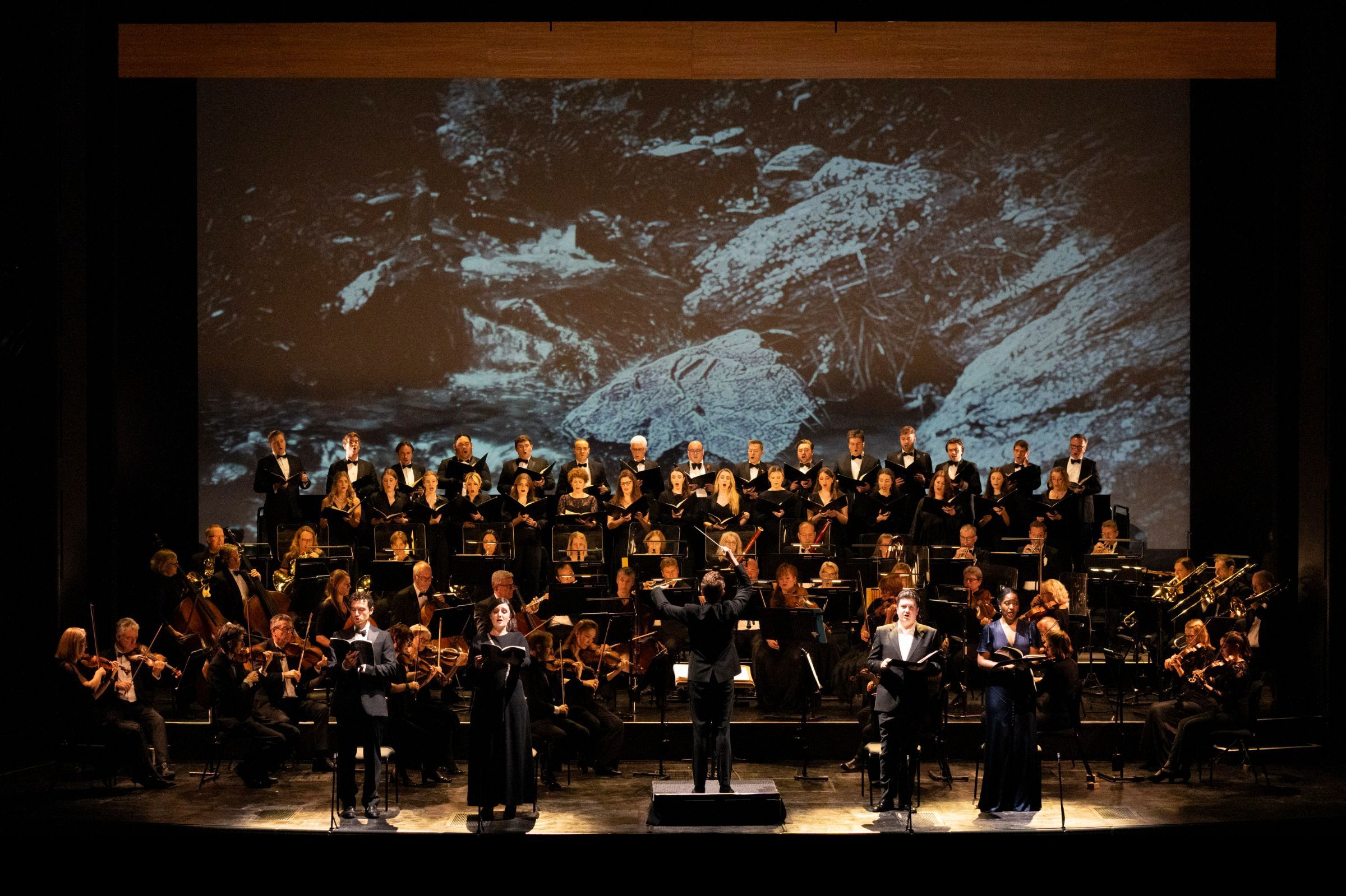 Soloists, Glyndebourne Chorus and Sinfonia © Glyndebourne Productions Ltd, Photo: Richard Hubert Smith