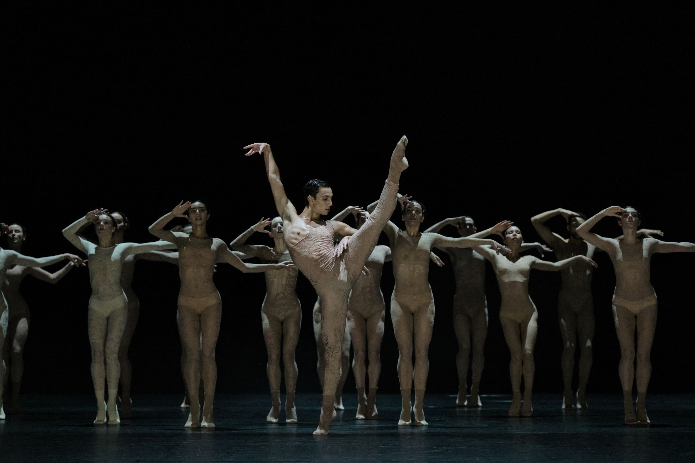 Anthony Tette and ensemble in Sharon Eyal and Gai Behar's <i>Saaba</i> &copy; Admill Kuyler