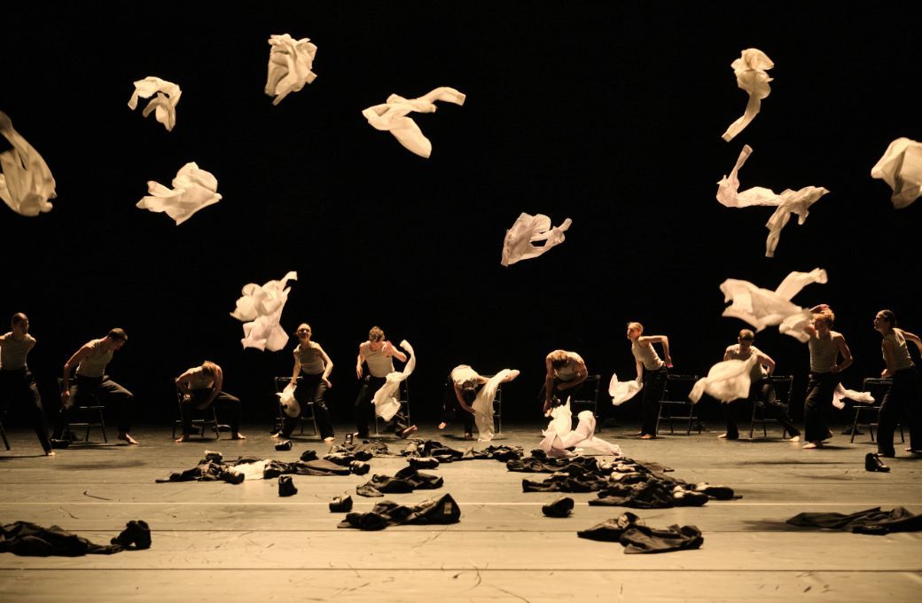 Staatsballett Berlin in Ohad Naharin's <i>Minus 16</i> &copy; Admill Kuyler