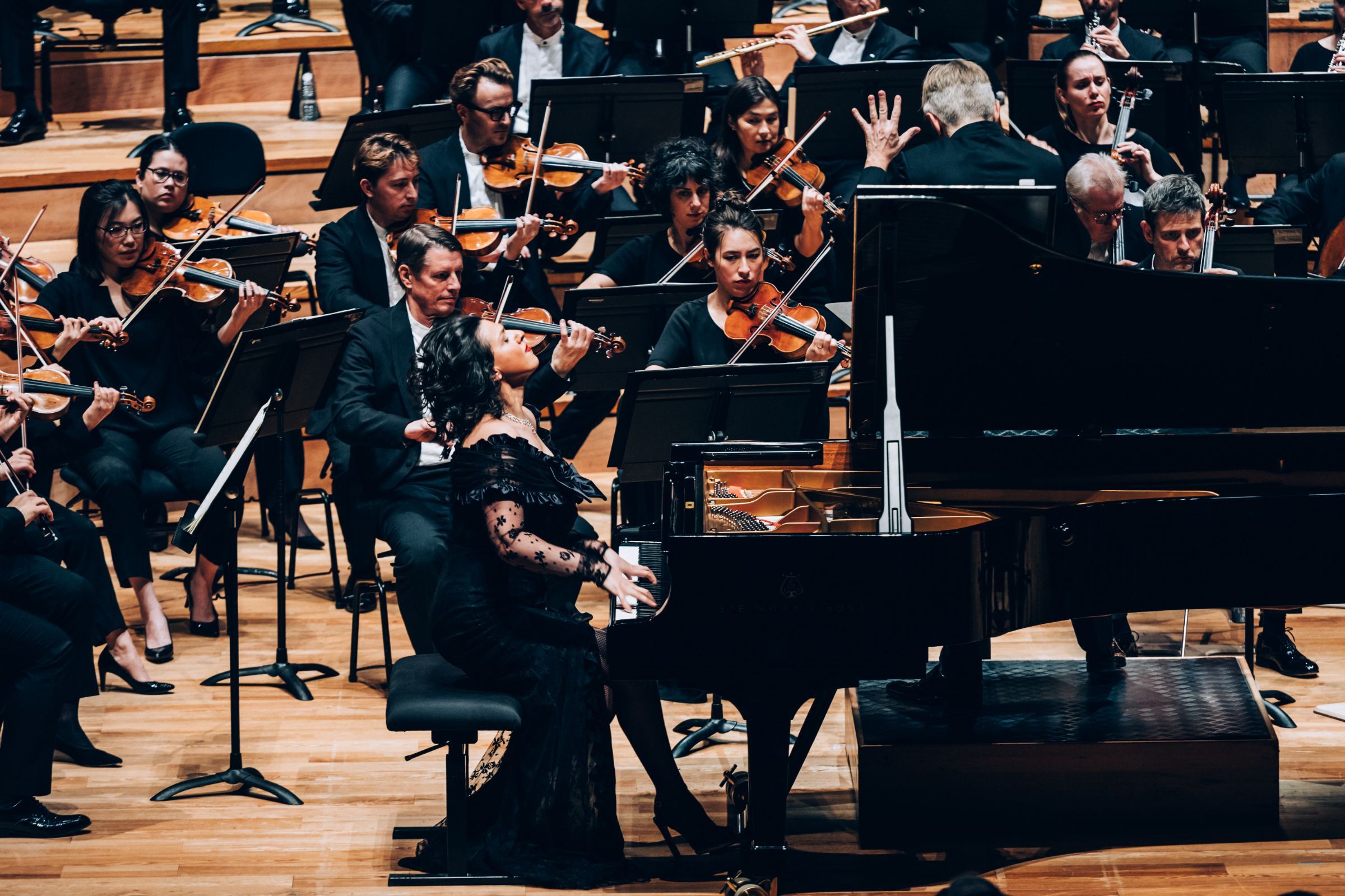 Khatia Buniatishvili and the Orchestre de Paris &copy; Ondine Bertrand