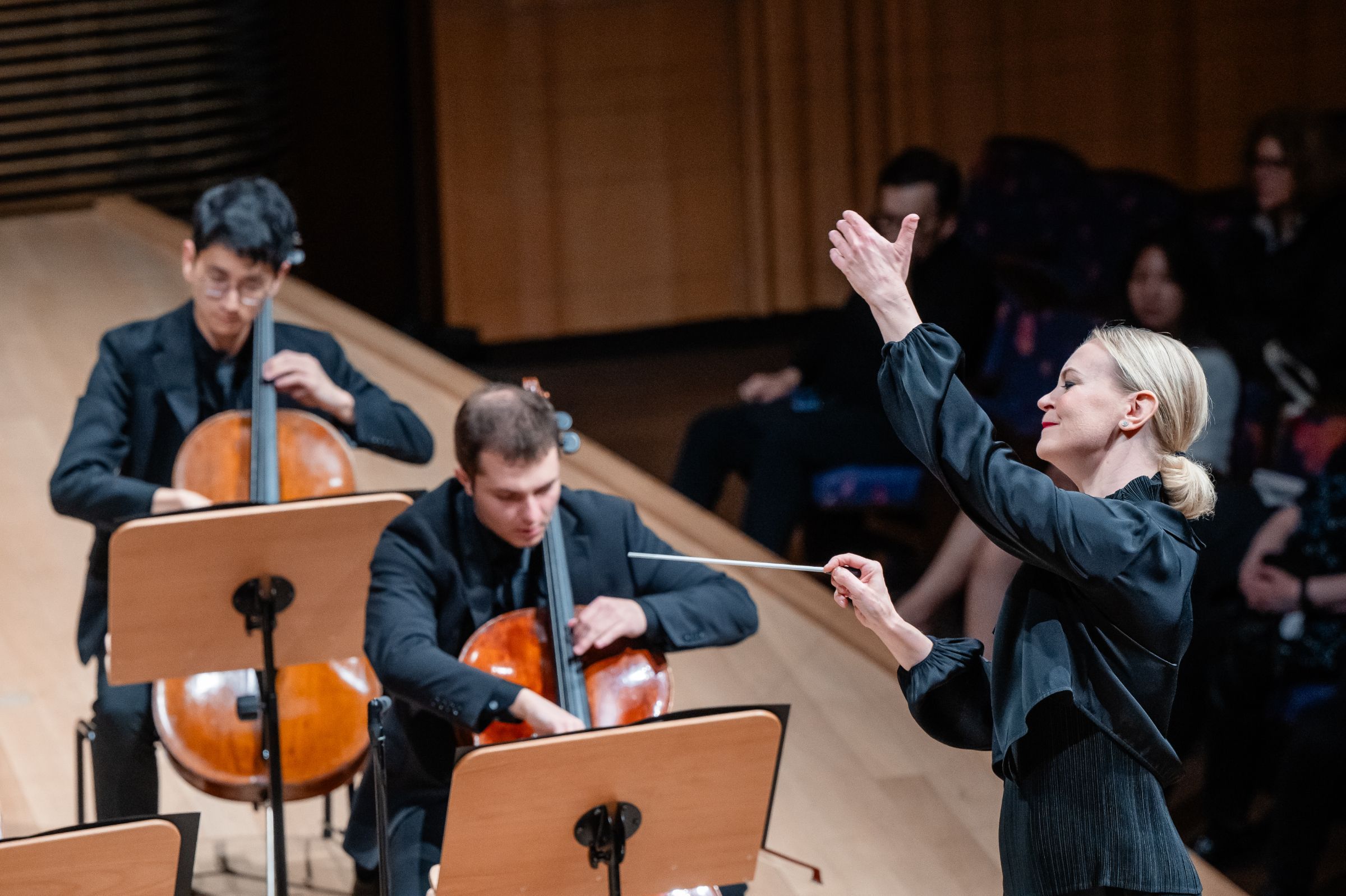 Susanna Mälkki conducts the New York Philharmonic &copy; Brandon Patoc