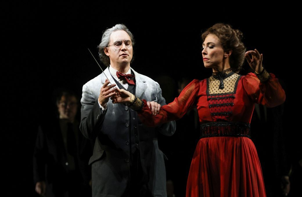 Josef Wagner (Gustav Mahler) and Annette Dasch (Alma Mahler-Gropius-Werfel) © Barbara Pálffy | Volksoper Wien