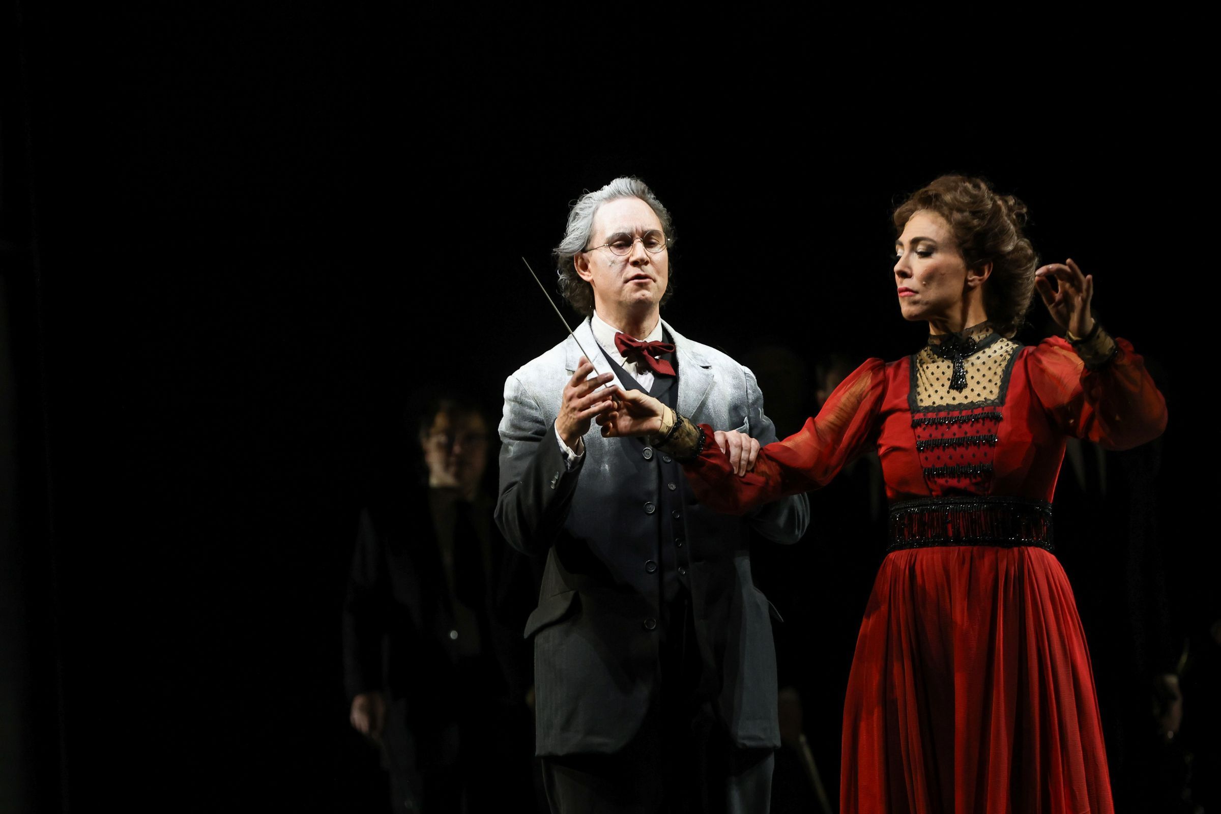 Josef Wagner (Gustav Mahler) and Annette Dasch (Alma Mahler-Gropius-Werfel) &copy; Barbara Pálffy | Volksoper Wien