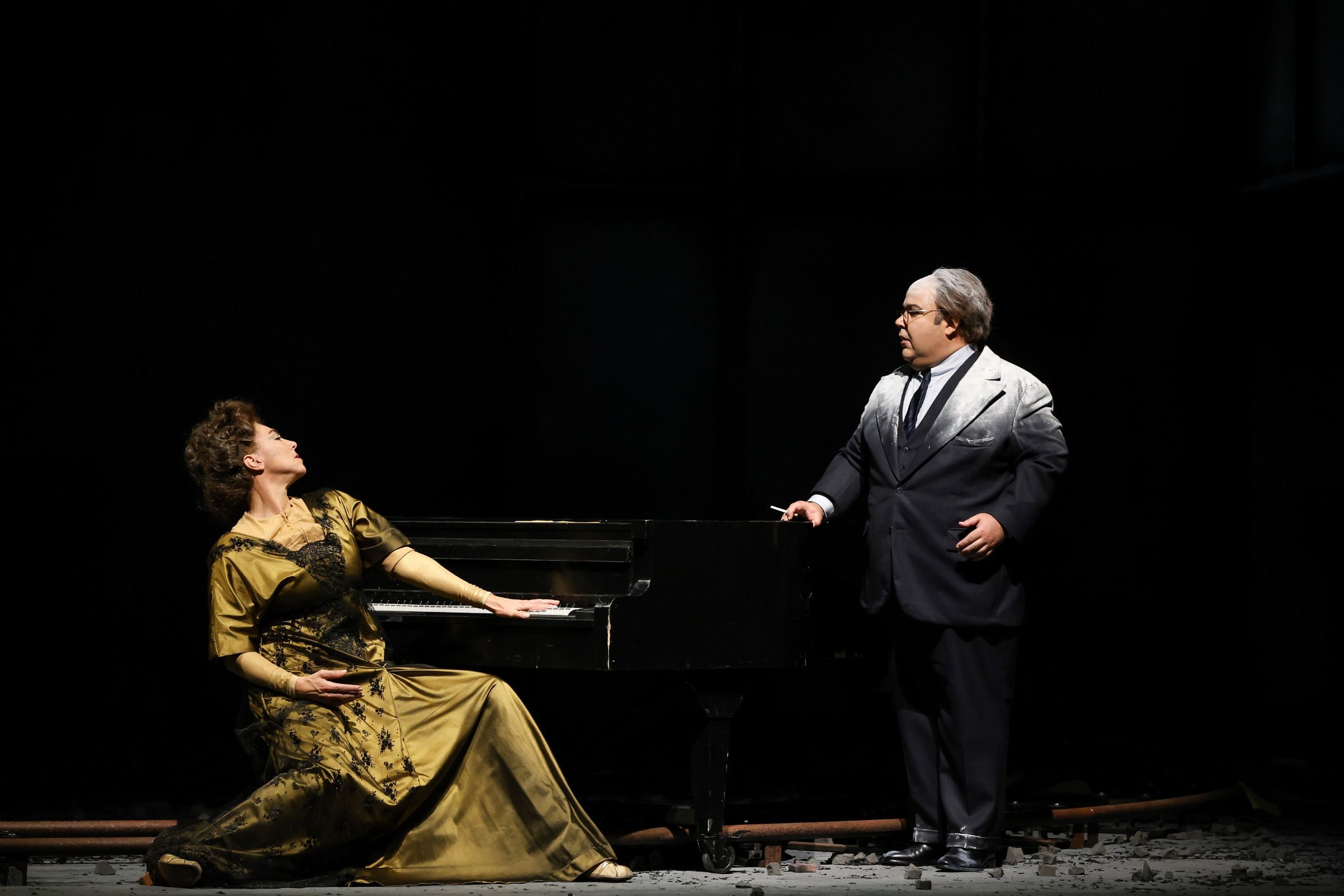Annette Dasch (Alma Mahler-Gropius-Werfel) and Timothy Fallon (Franz Werfel) &copy; Barbara Pálffy | Volksoper Wien