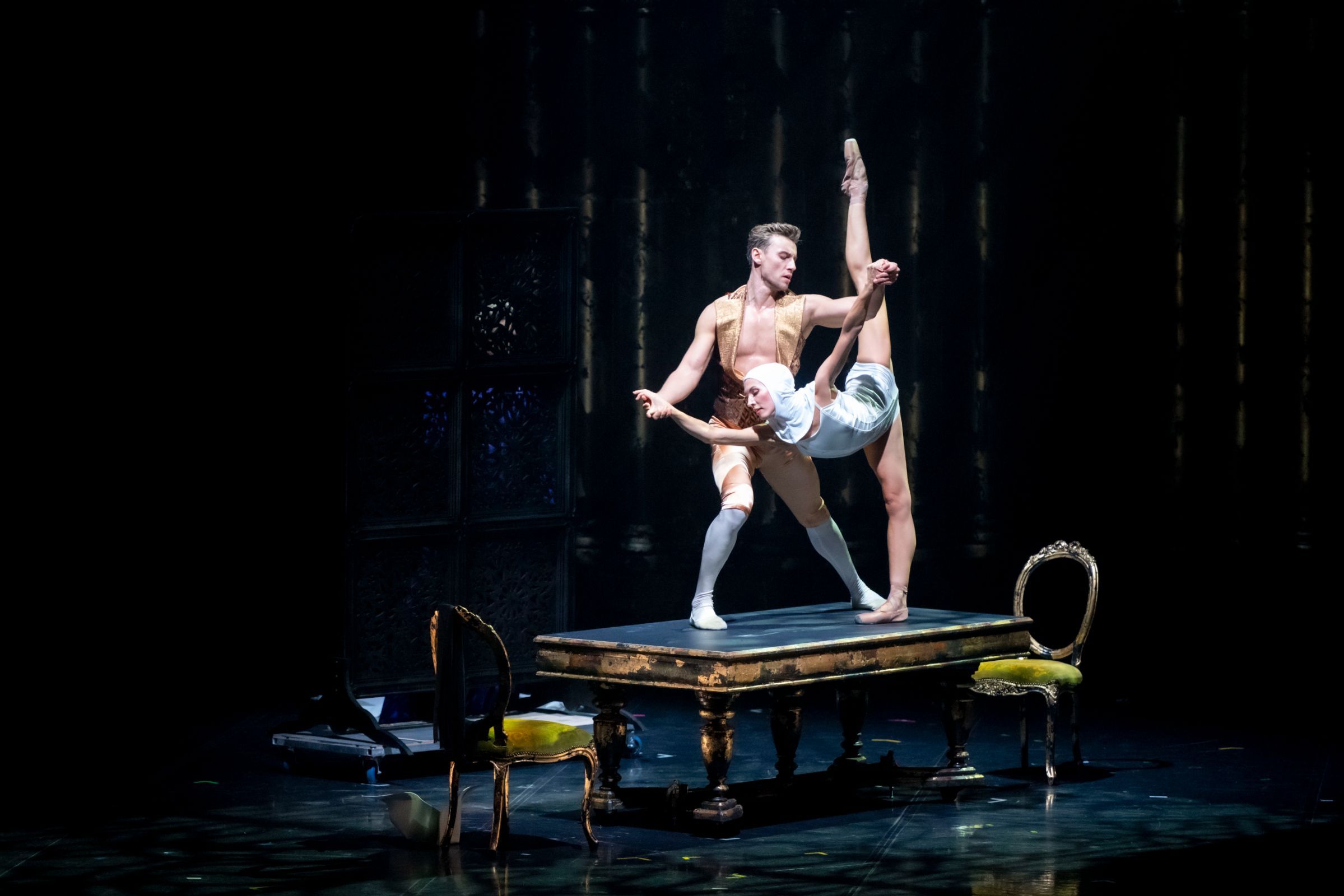 Antons Freimans as Casanova and Sabīne Strokša as M.M. in Kenneth Tindall's <i>Casanova</i> © Kristaps Kalns, Latvian National Ballet