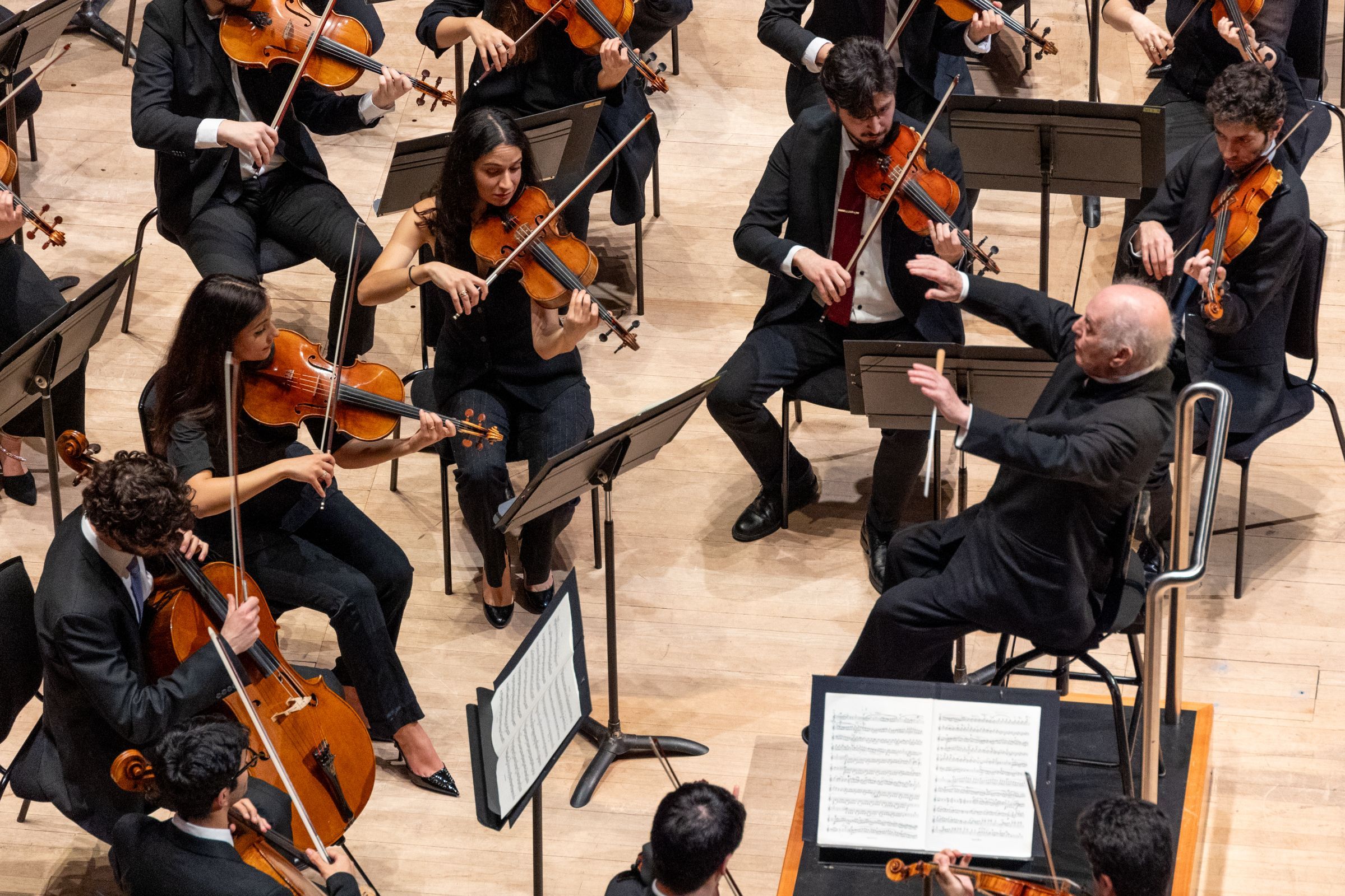 Daniel Barenboim conducts the West-Eastern Divan Orchestra &copy; Pete Woodhead