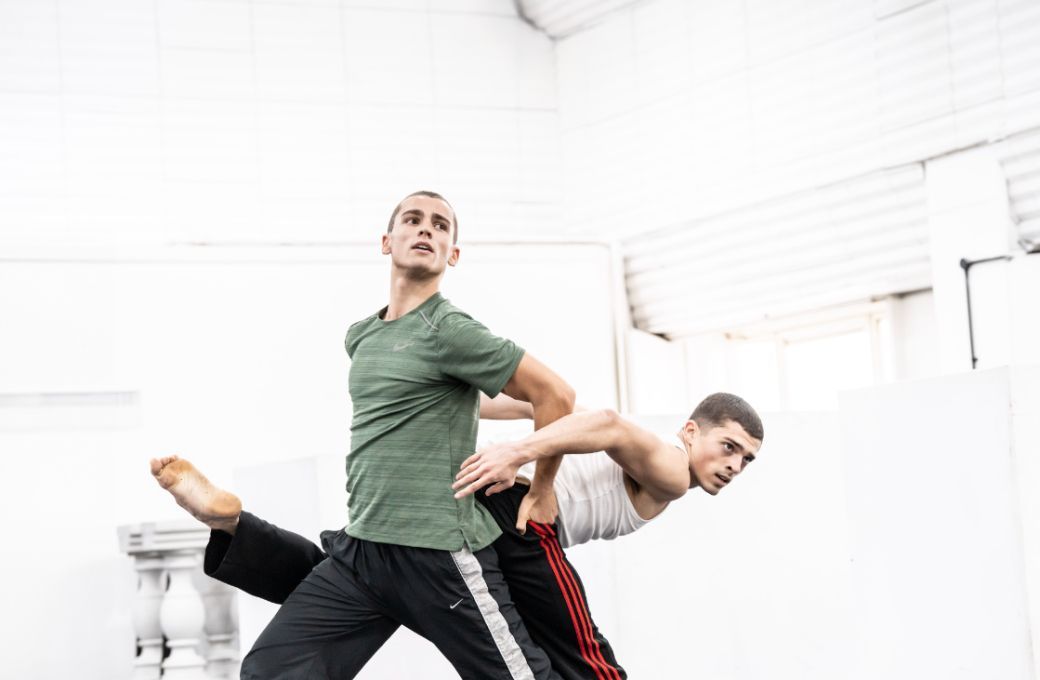 Leonardo McCorkindale, the Prince and Rory Macleod, the Swan rehearsing Bourne’s <i>Swan Lake</i> 2024 © Johan Persson