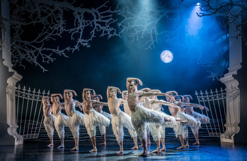 Matthew Ball as the Swan with ensemble in Matthew Bourne’s <i>Swan Lake</i> in 2018 © Johan Persson