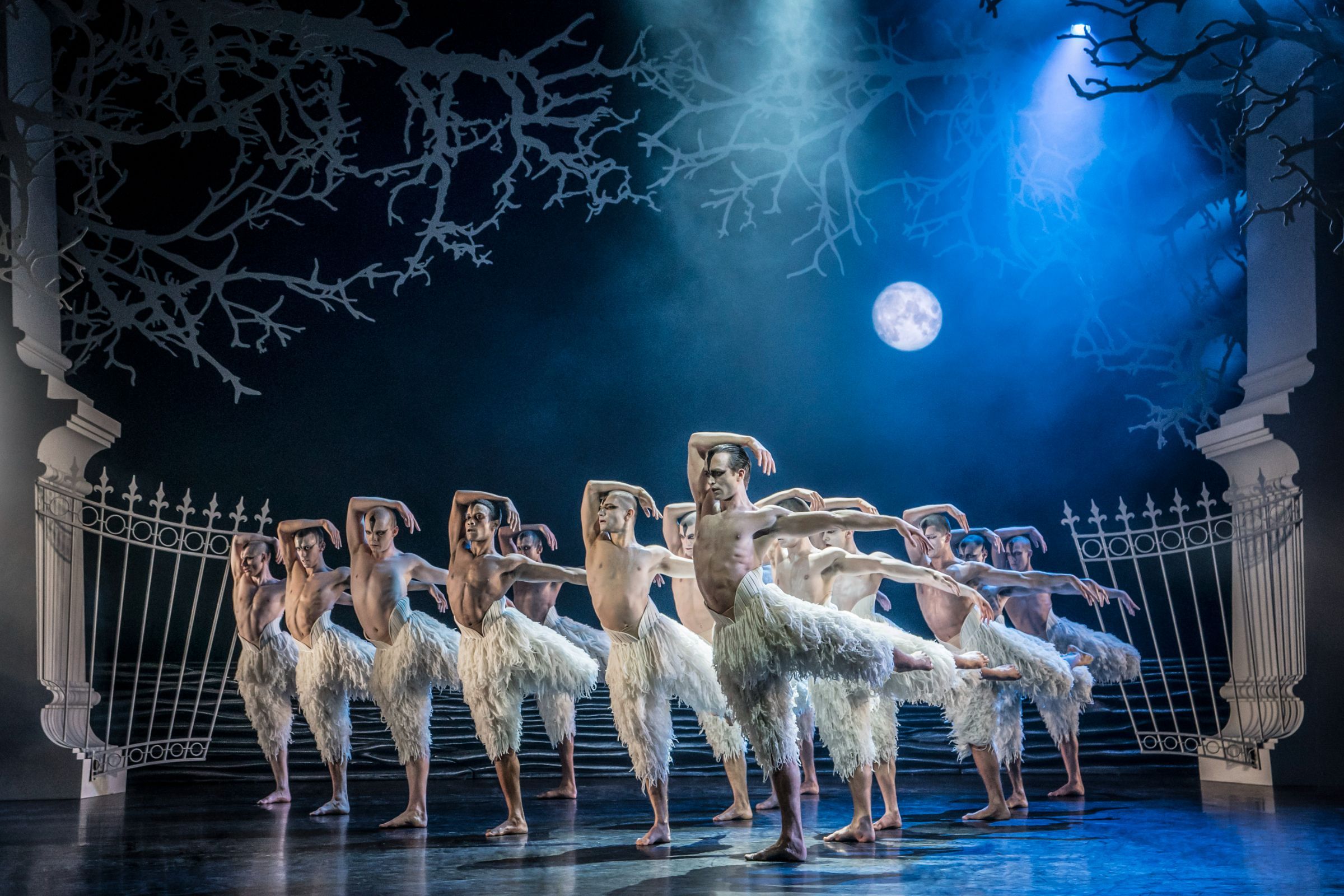 Matthew Ball as the Swan with ensemble in Matthew Bourne’s <i>Swan Lake</i> in 2018 © Johan Persson