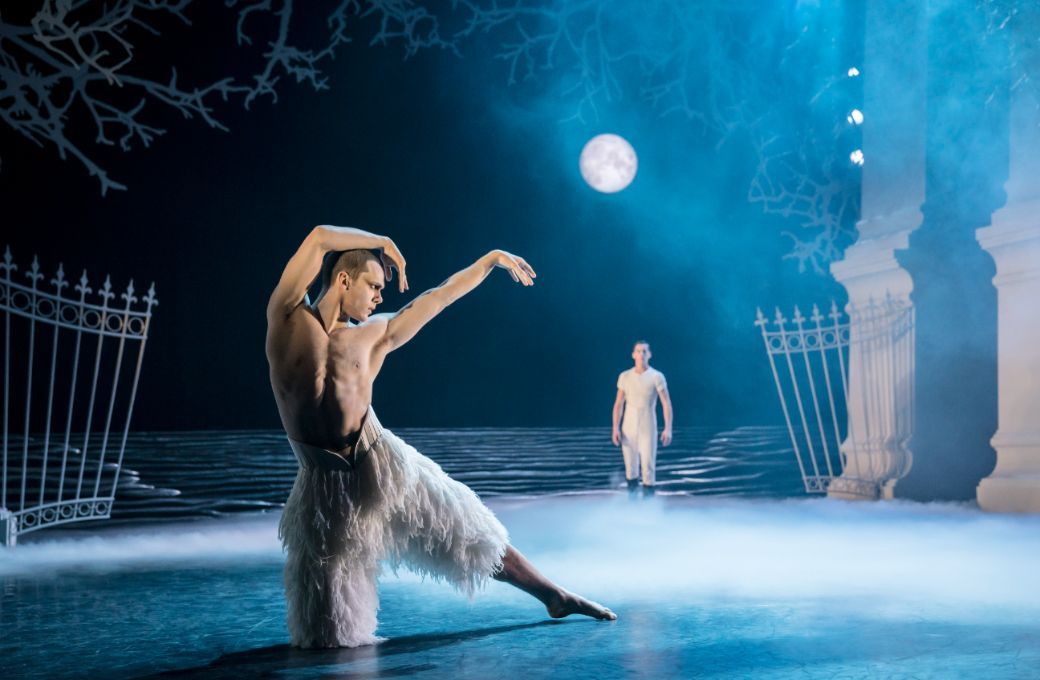 Will Bozier as the Swan and Dominic North as the Prince in Bourne’s <i>Swan Lake</i> in 2018 &copy; Johan Persson