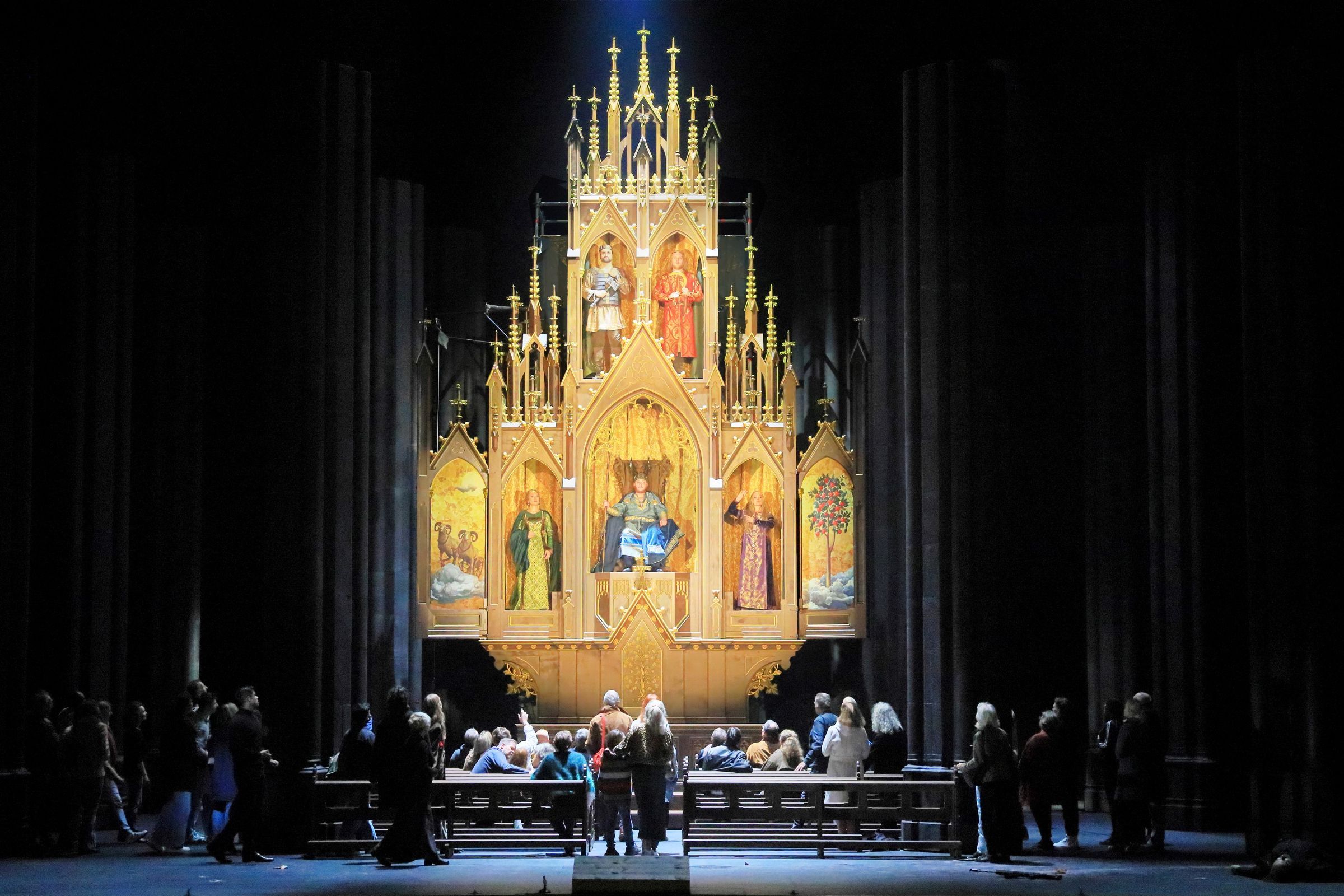 <i>Das Rheingold</i> &copy; Wilfried Hösl