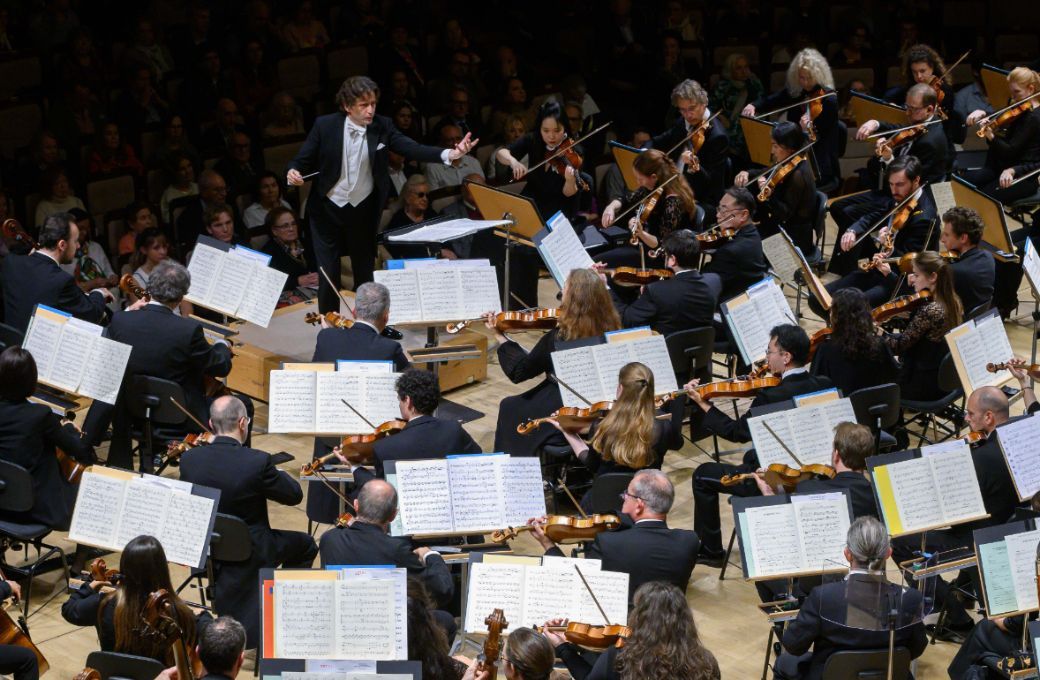 Gustavo Gimeno al frente de la Orchestre Philharmonique du Luxembourg © Rafa Martín | Ibermúsica