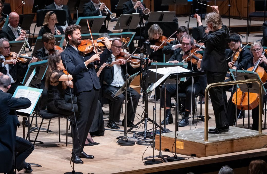 Lawrence Power, Esa-Pekka Salonen and the Philharmonia &copy; Philharmonia Orchestra | Marc Gascoigne
