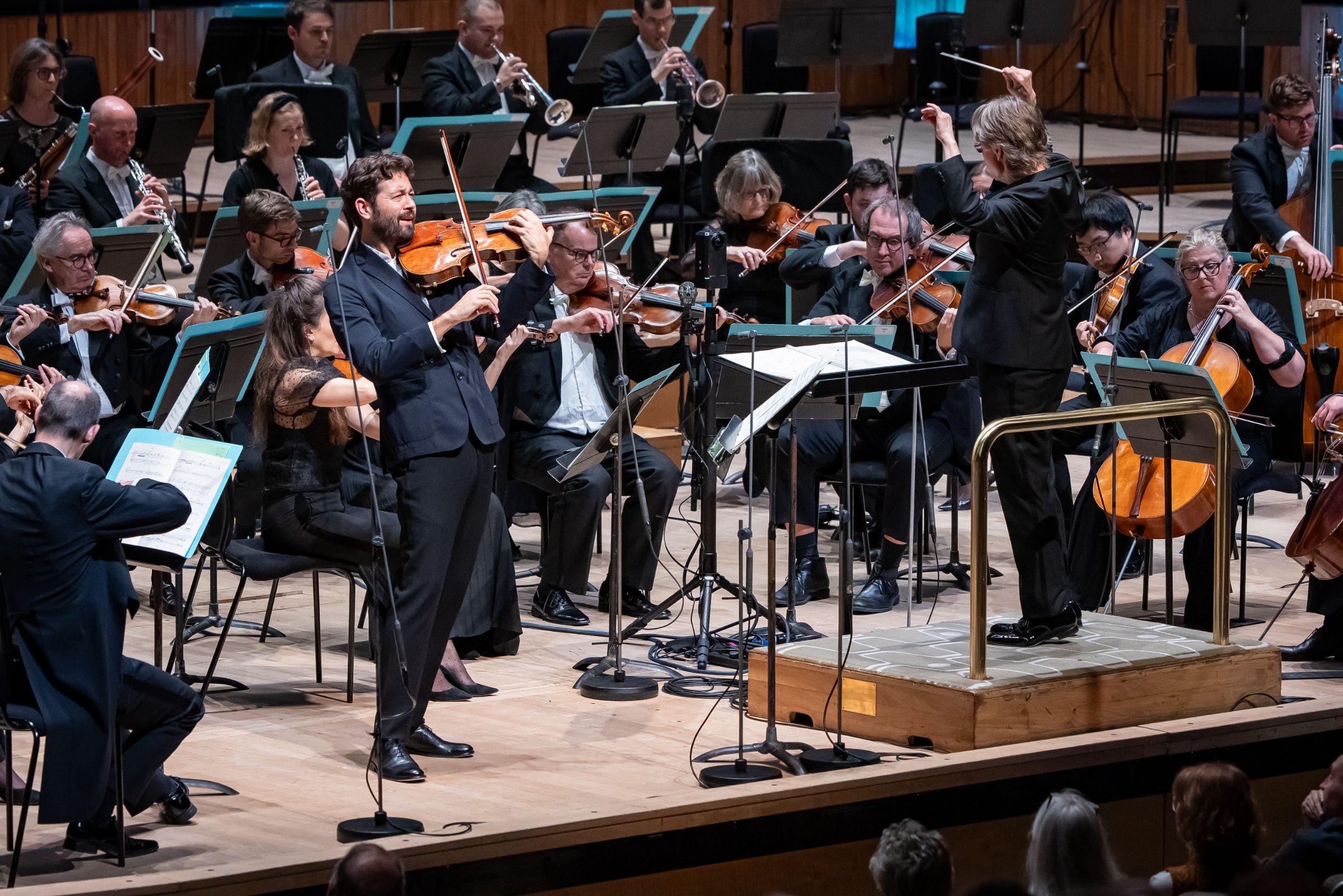 Lawrence Power, Esa-Pekka Salonen and the Philharmonia &copy; Philharmonia Orchestra | Marc Gascoigne