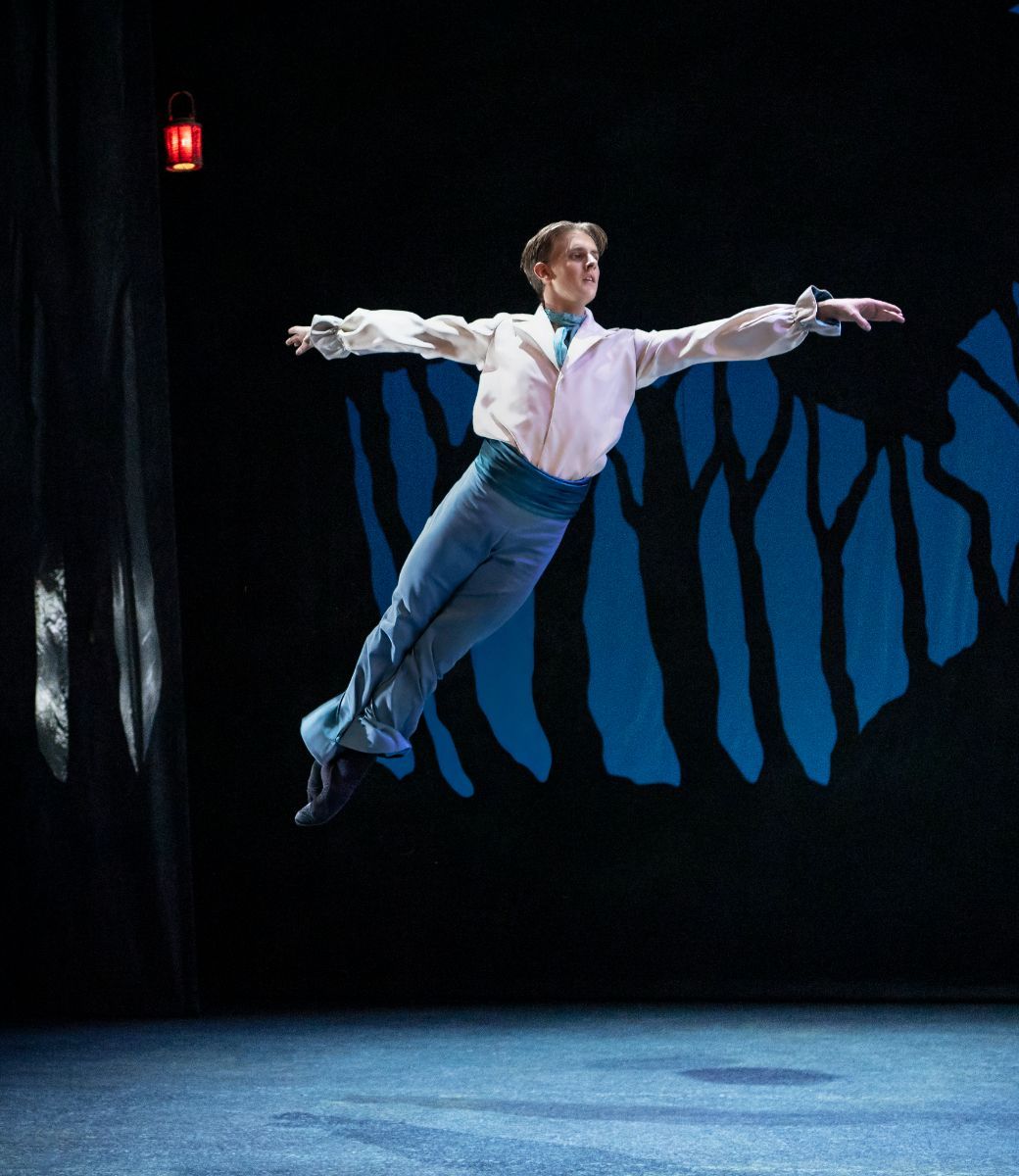 Joakim Visnes as Siegfried in Cina Espejord's <i>A Tale About Swan Lake</i> © Jörg Wiesner