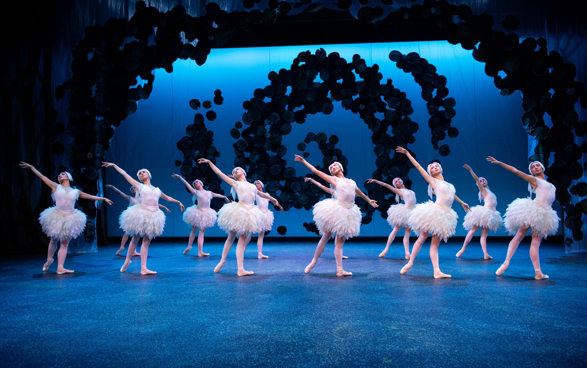 Norwegian National Ballet in Cina Espejord's <i>A Tale About Swan Lake</i> © Jörg Wiesner