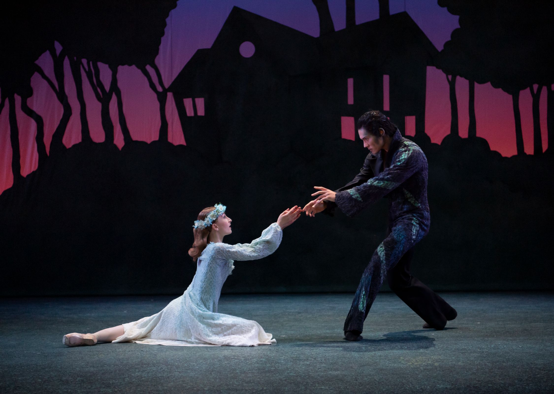 Grete Sofie Borud Nybakken and Erik Murzagaliyev in <i>A Tale About Swan Lake</i> © Jörg Wiesner