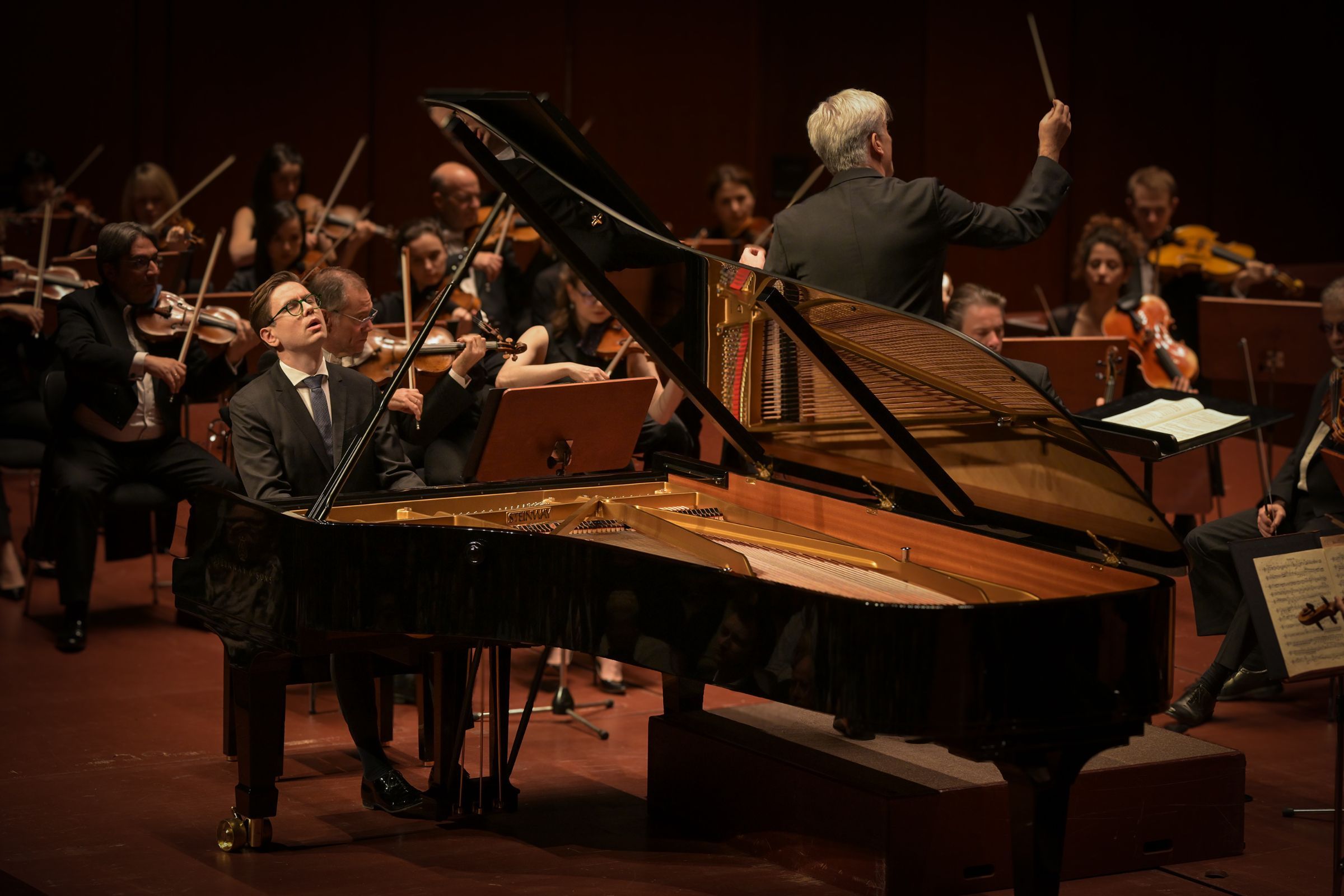 Víkingur Ólafsson und Edward Gardner mit dem LPO © Andreas Etter | Pro Arte Frankfurt