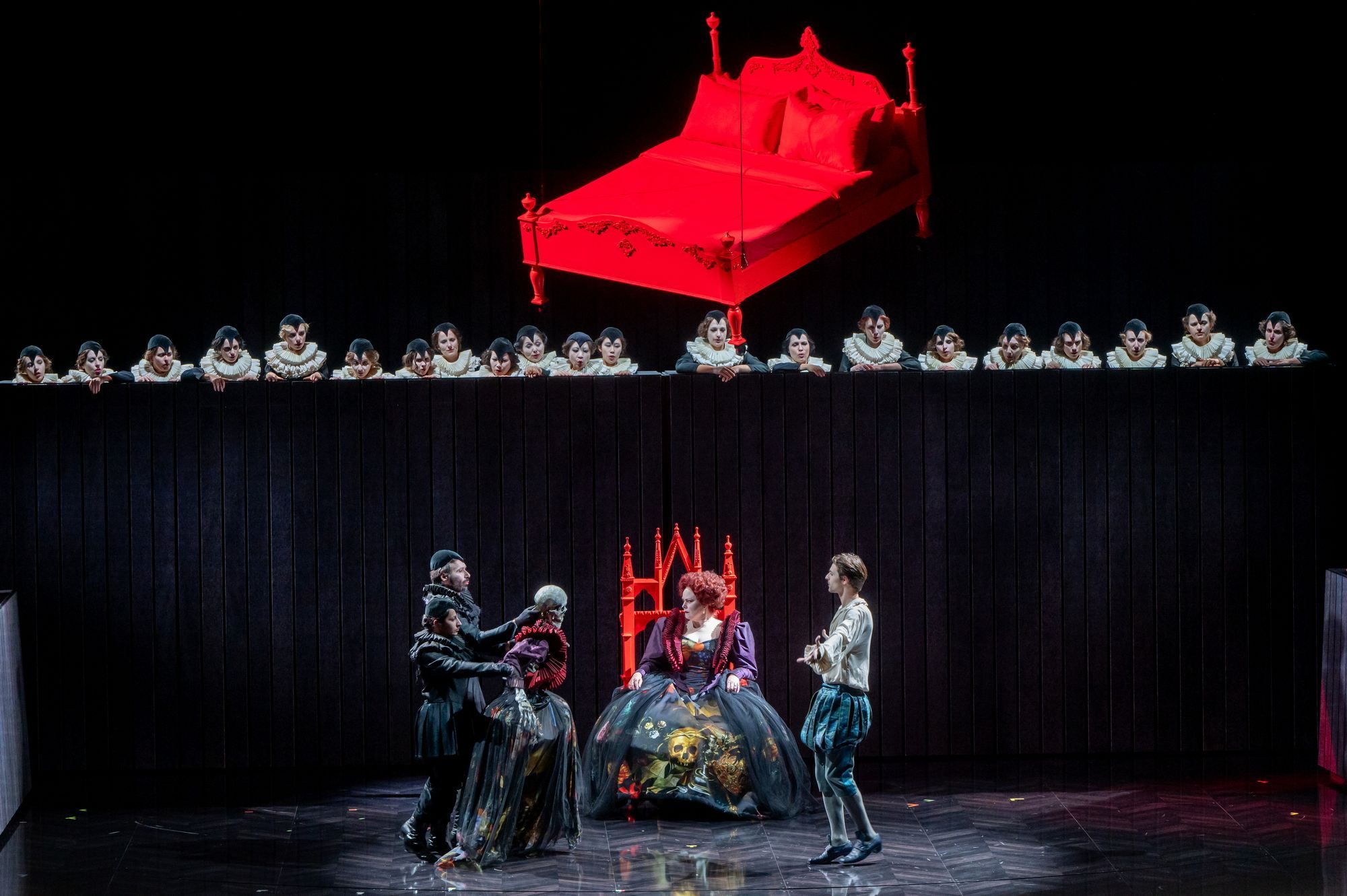 Jessica Pratt (Elisabetta) and chorus &copy; Gianfranco Rota