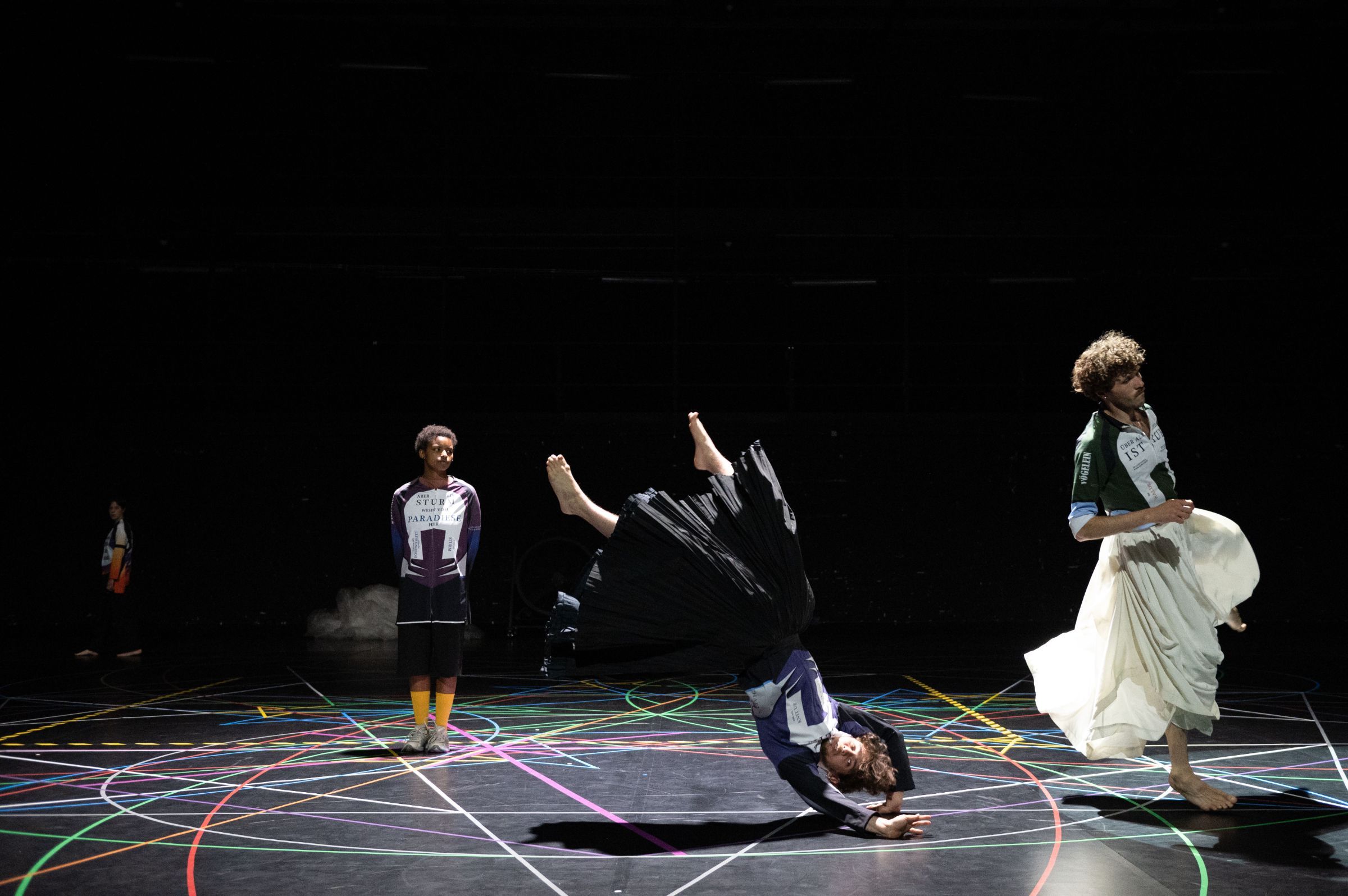 Rosas in Anne Teresa De Keersmaeker's <i>Exit Above</i> © Anne Van Aerschot