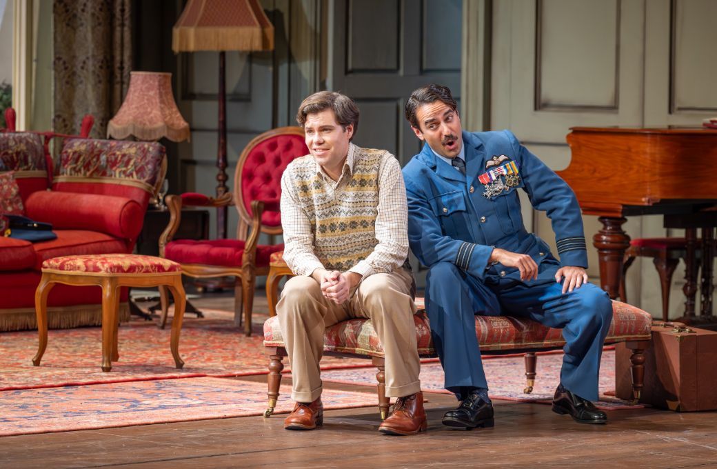 Thomas Atkins (Nemorino) and Dan D'Souza (Belcore) © ENO | Marc Brenner