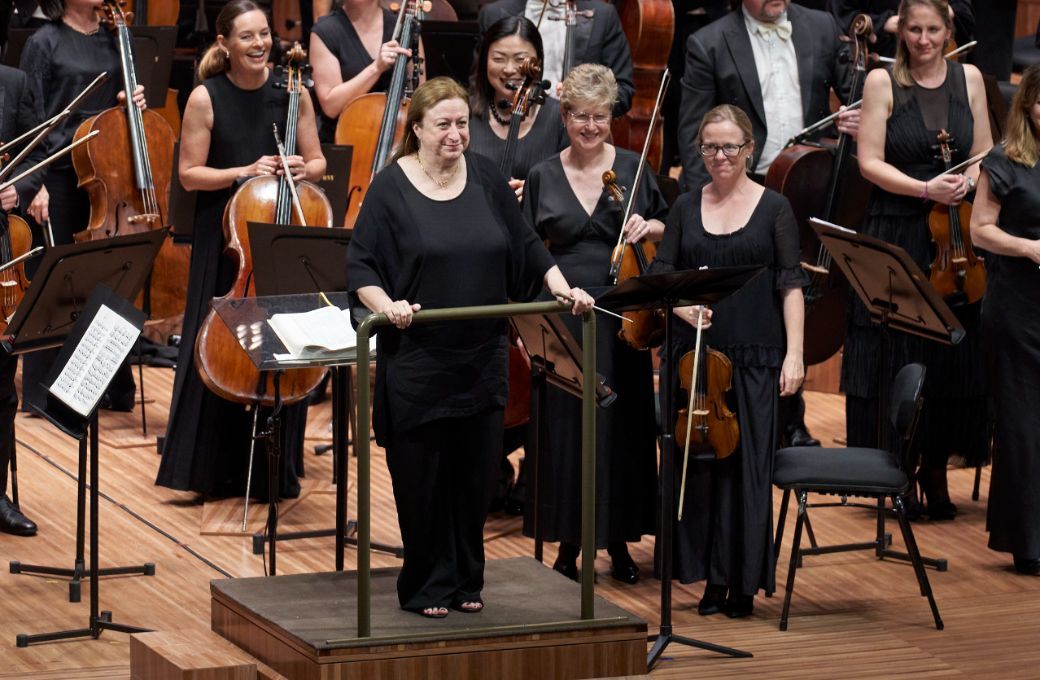 Simone Young and the Sydney Symphony Orchestra © Sydney Symphony Orchestra | Jay Patel