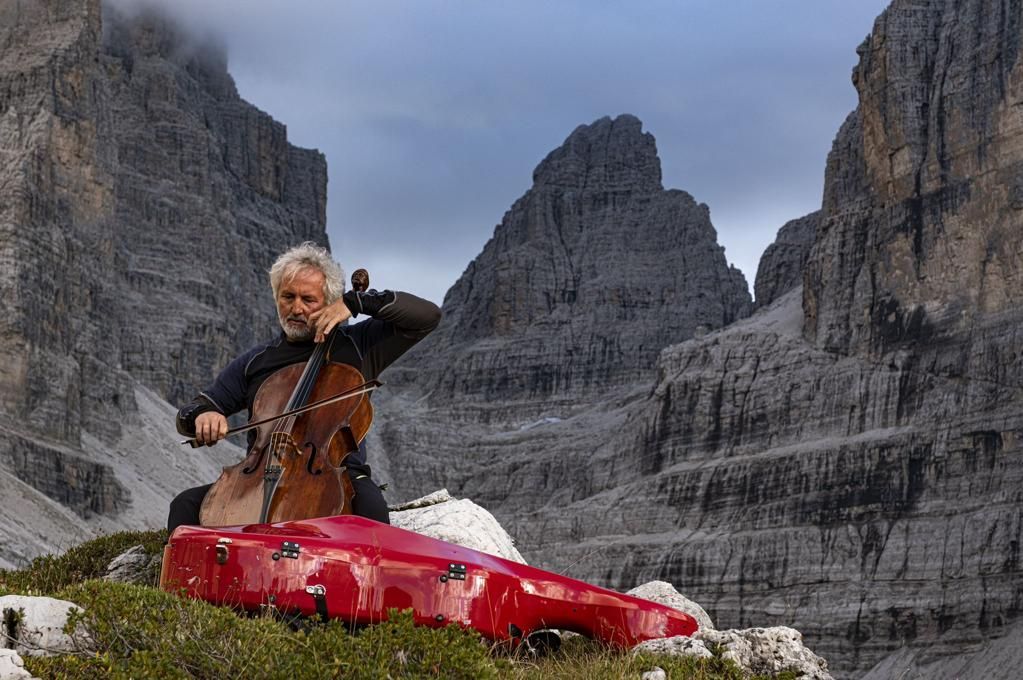 Mario Brunello en las Dolomitas © Pierluigi Orler