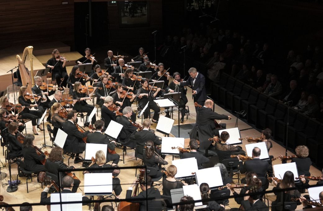 Markus Poschner dirige l'Orchestre Philharmonique de Radio France avec Truls Mørk © Dimitri Scapolan