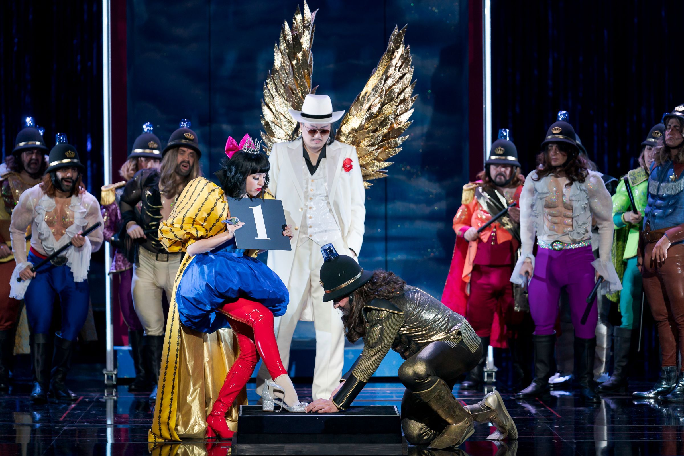 Daeho Kim (Alidoro) und Pablo Martínez (Don Ramiro) &copy; Werner Kmetitsch | Oper Graz