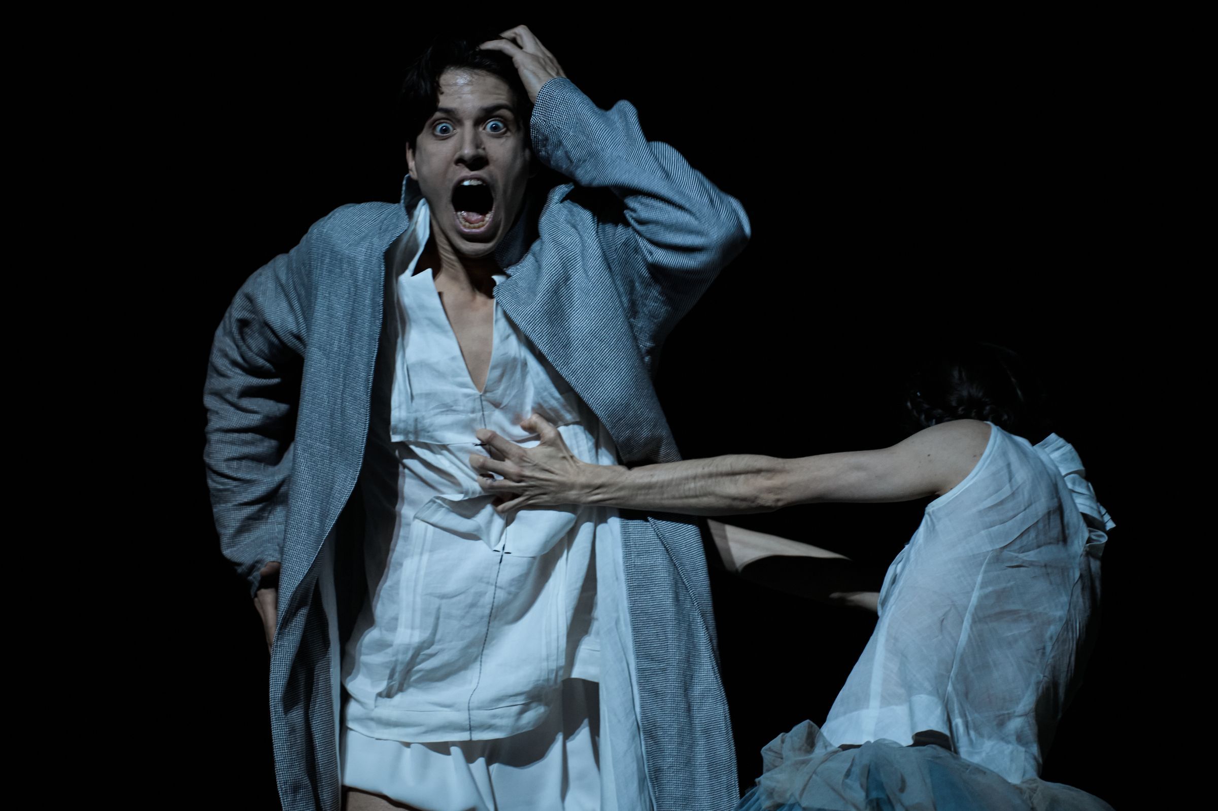 Martin ten Kortenaar and Danielle Muir in Sol León's <i>Stars Like Moths</i> &copy; Carlos Quezada