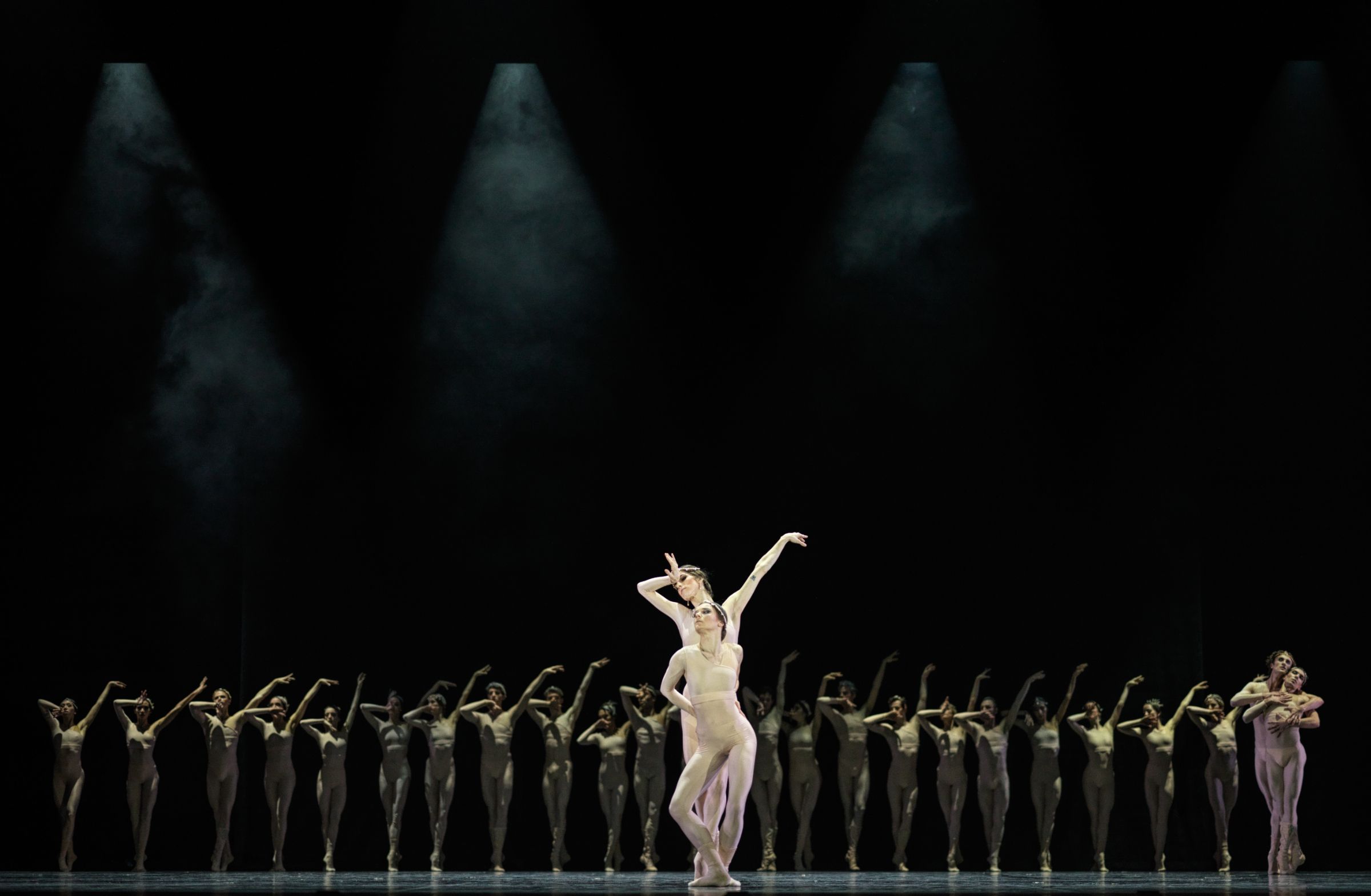 Emma Antrobus and Danielle Muir in Sharon Eyal and Gai Behar's <i>2 Chapters Love</i> &copy; Carlos Quezada