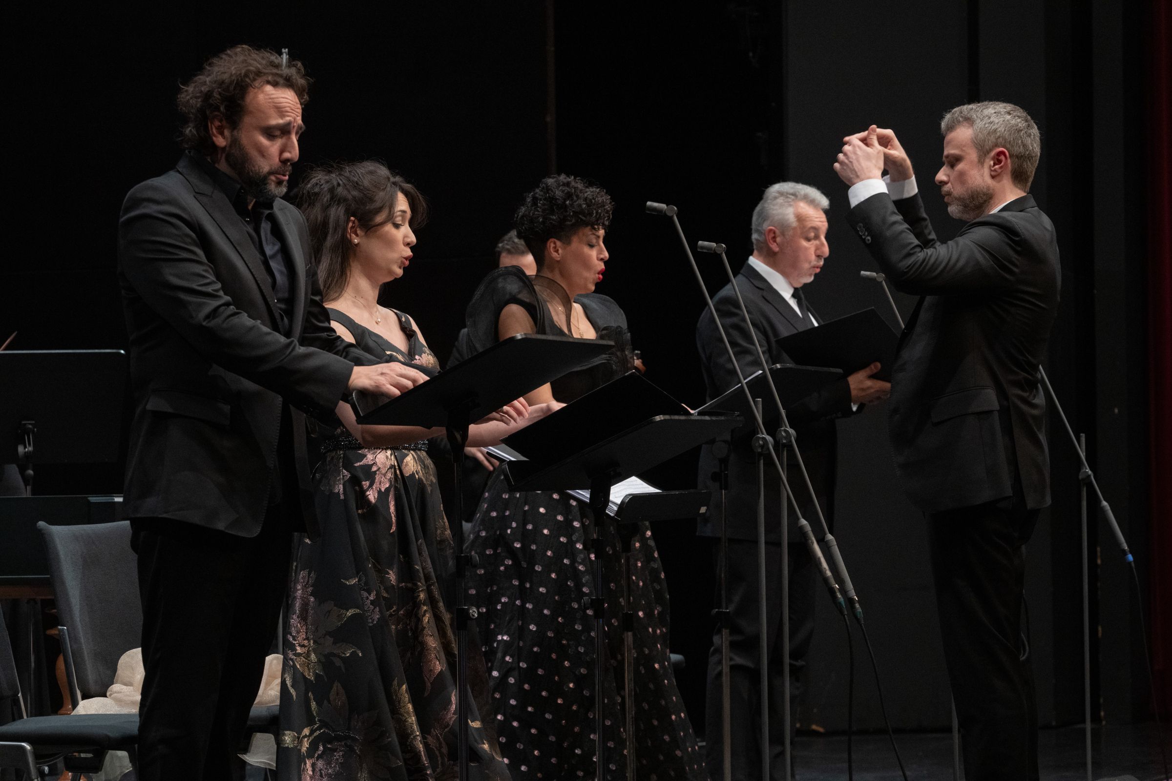 Boris Begelman mit Solist*innen © WDR | Thomas Kost