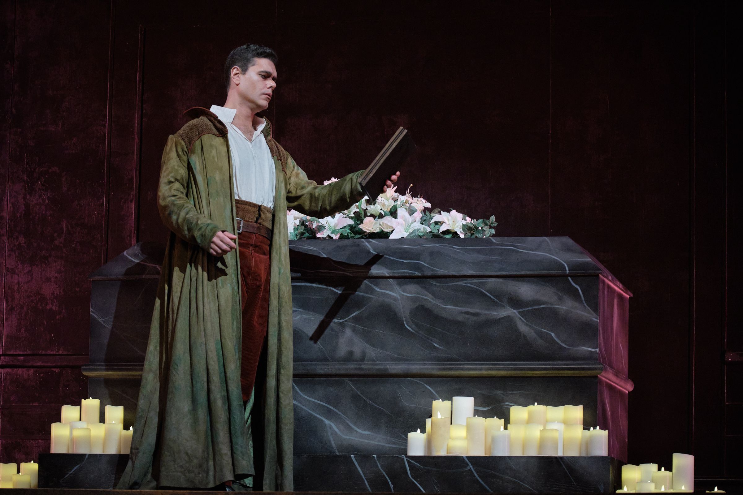 Elliot Madore (Hamlet) &copy; Vivian Gaumand