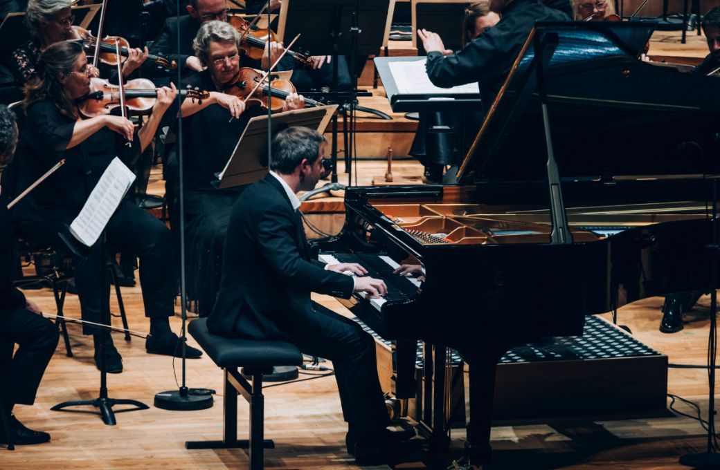 Bertrand Chamayou dans le <i>Concerto en sol</i> &copy; Cheeese / Antoine Benoit-Godet