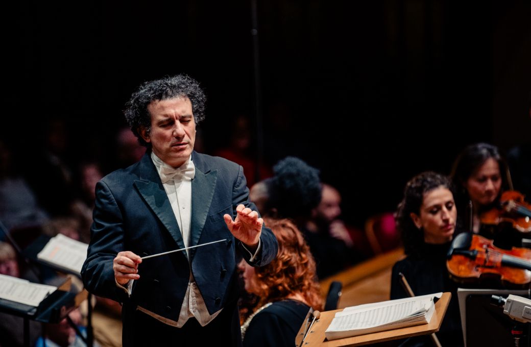 Alain Altinoglu dirige le <i>Requiem</i> de Verdi &copy; Vincent Callot